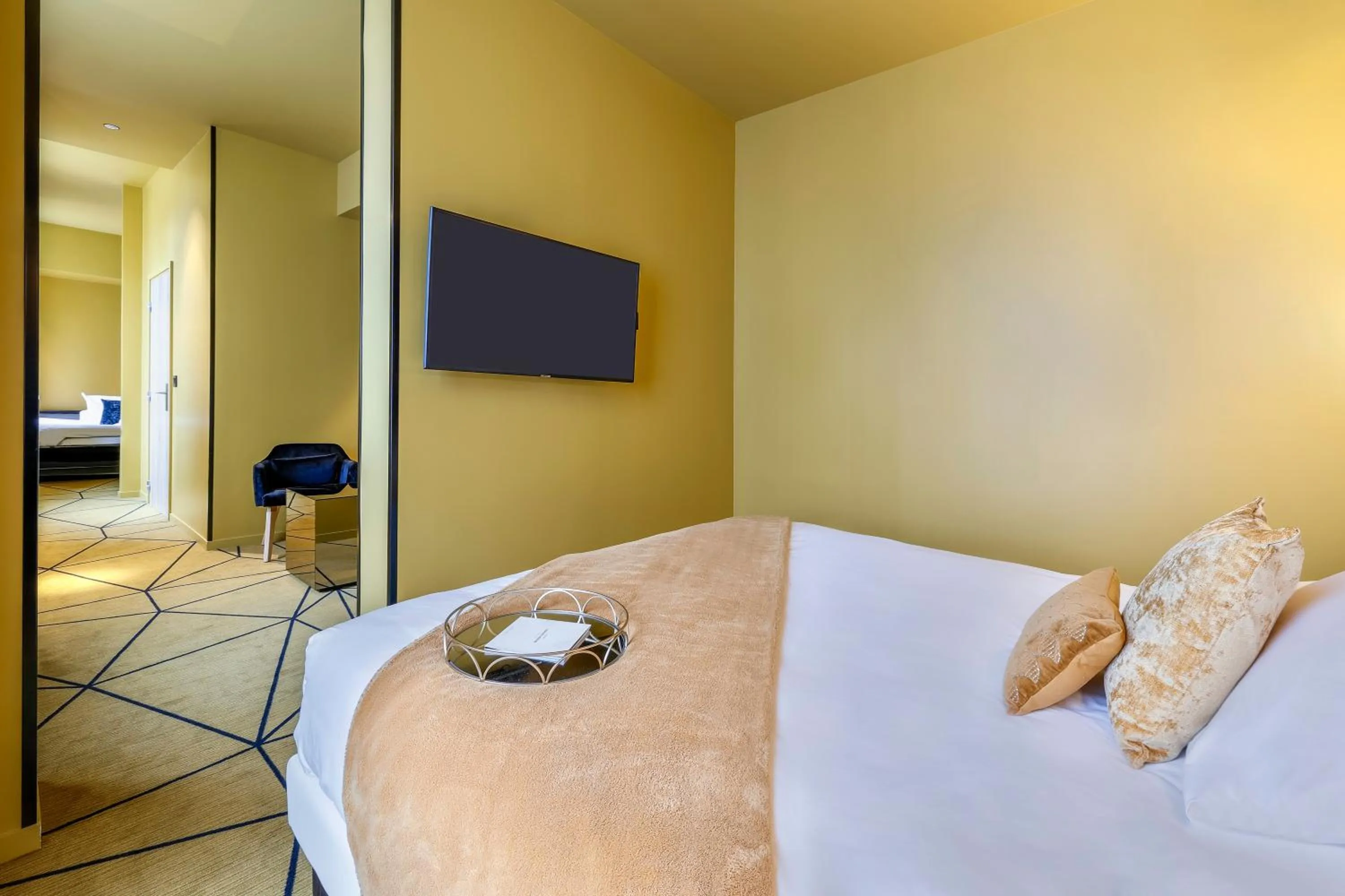 Bed in Hotel Leprince, Best Western Premier Collection