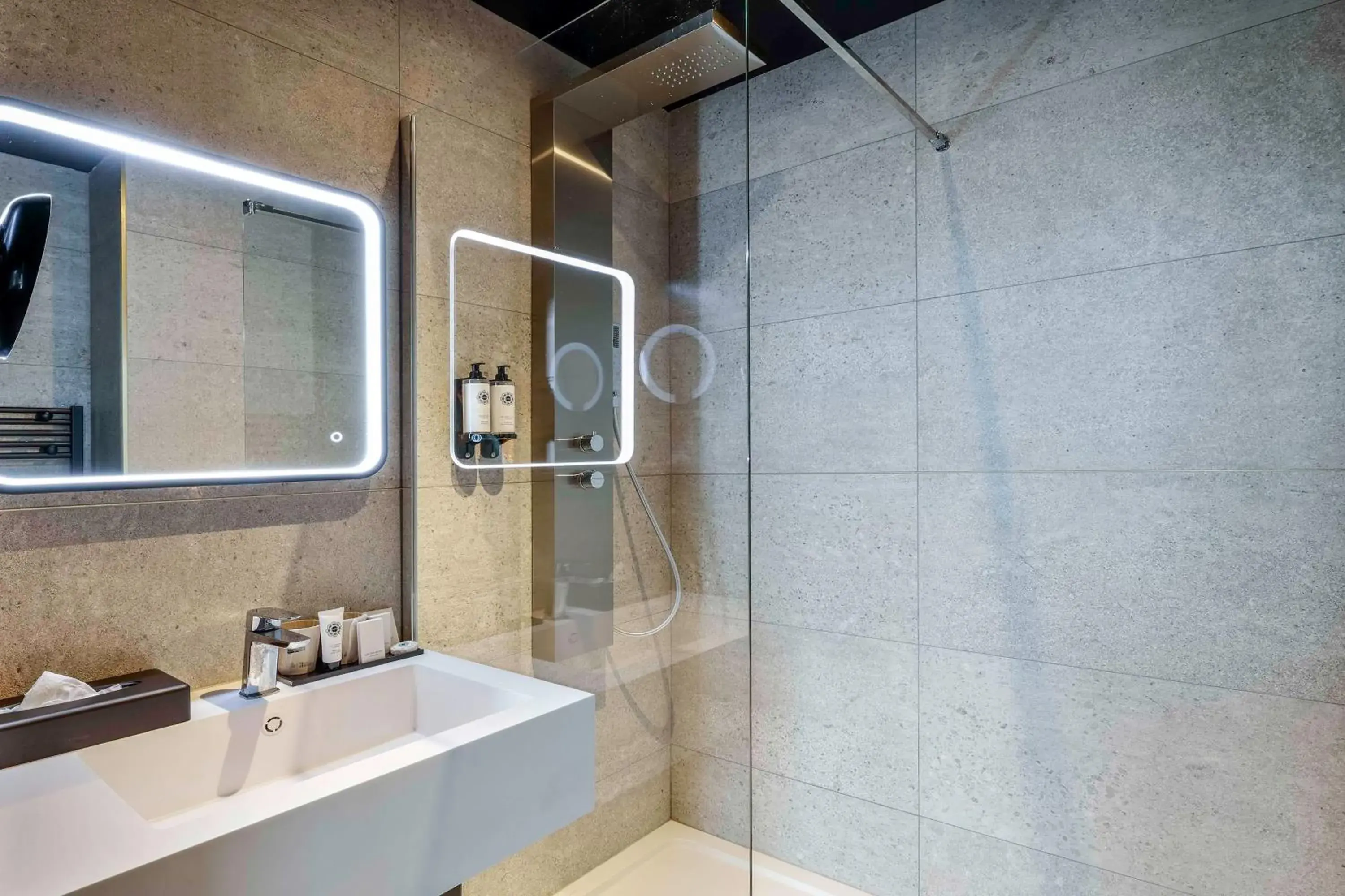 Bathroom in Hotel Leprince, Best Western Premier Collection Bathroom in Hotel Leprince, Best Western Premier Collection