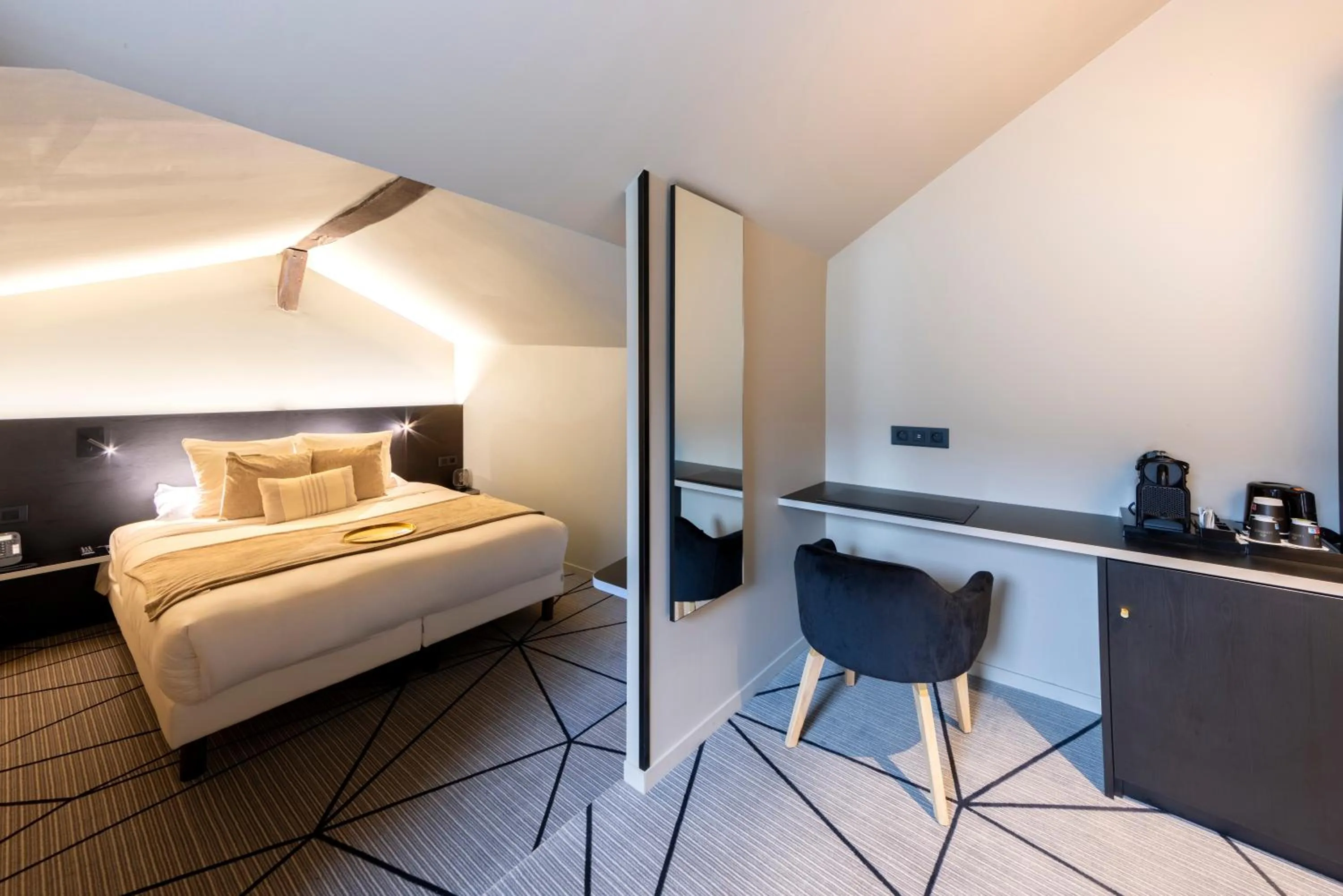 Bedroom, Bed in Hotel Leprince, Best Western Premier Collection