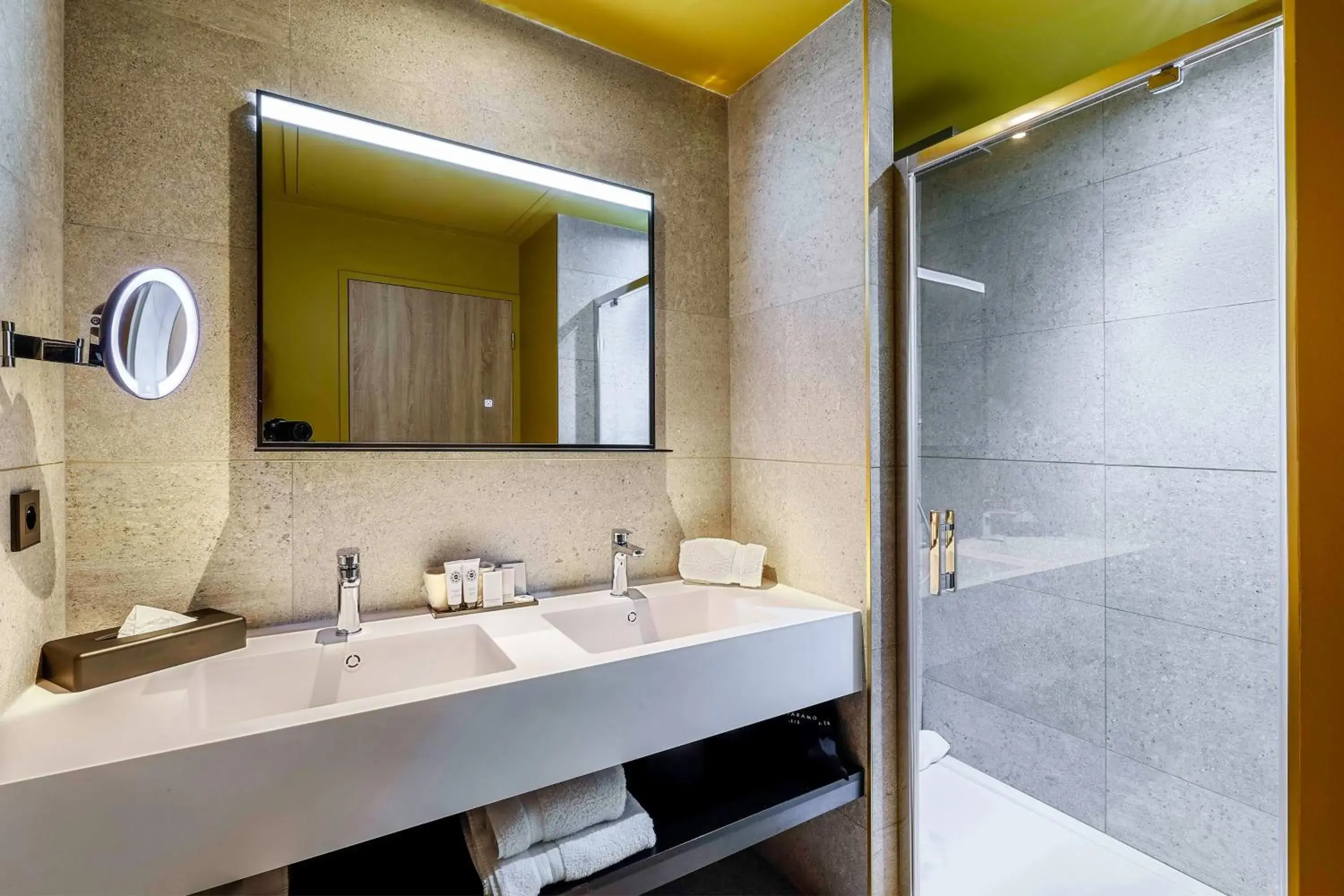 Bathroom in Hotel Leprince, Best Western Premier Collection Bathroom in Hotel Leprince, Best Western Premier Collection