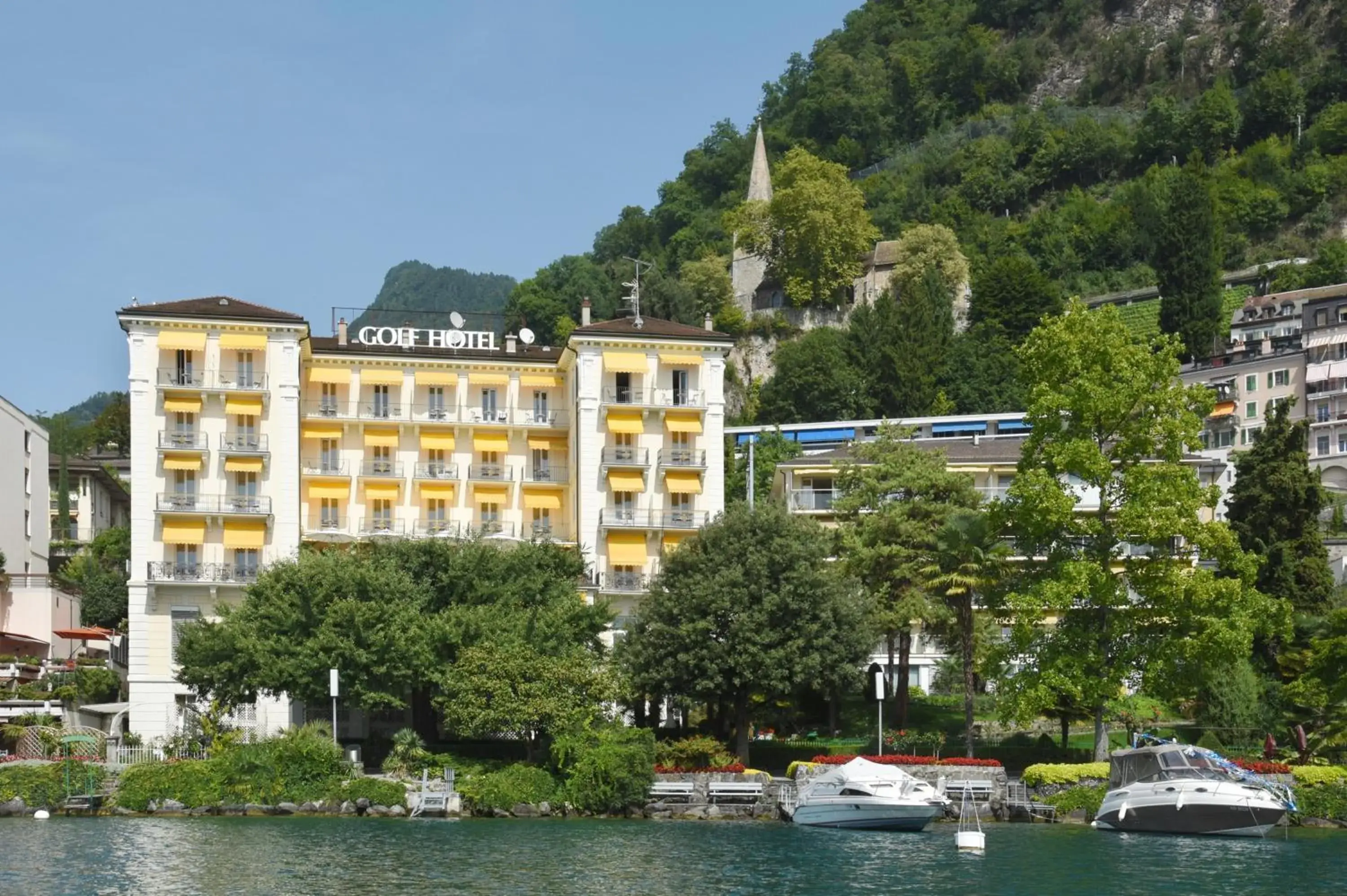 Property building in Golf Hotel René Capt Property building in Golf Hotel René Capt