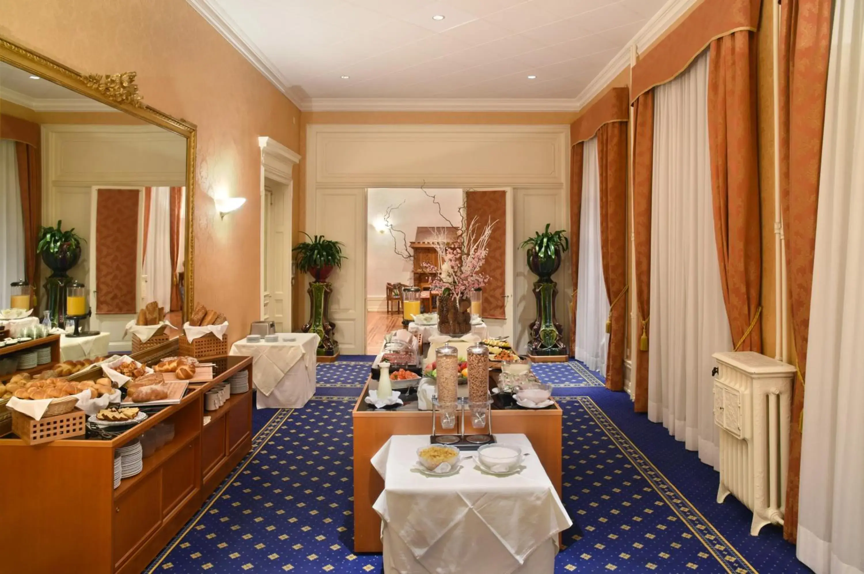 Food and drinks in Golf Hotel René Capt Food and drinks in Golf Hotel René Capt