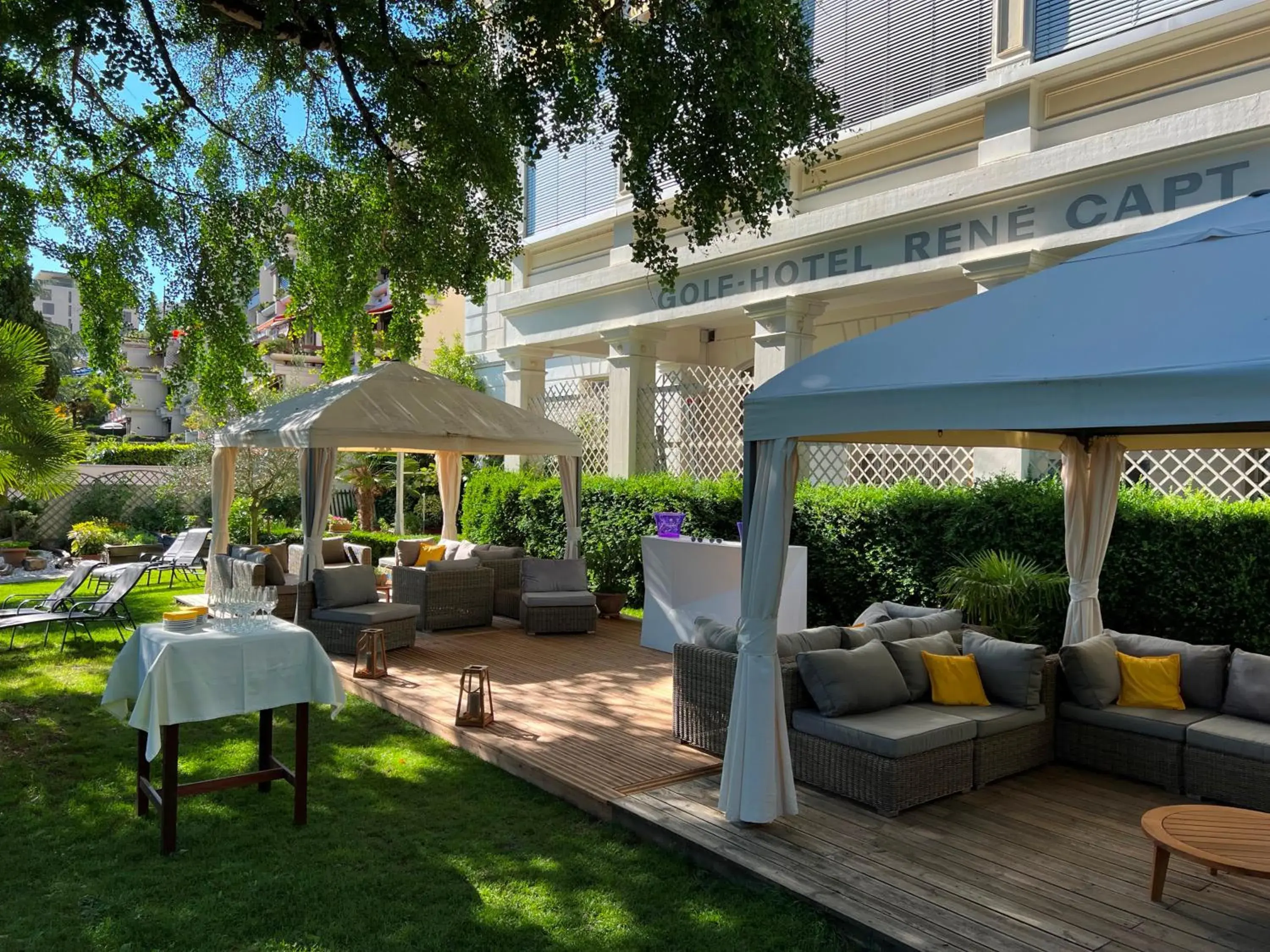 Garden view in Golf Hotel René Capt Garden view in Golf Hotel René Capt