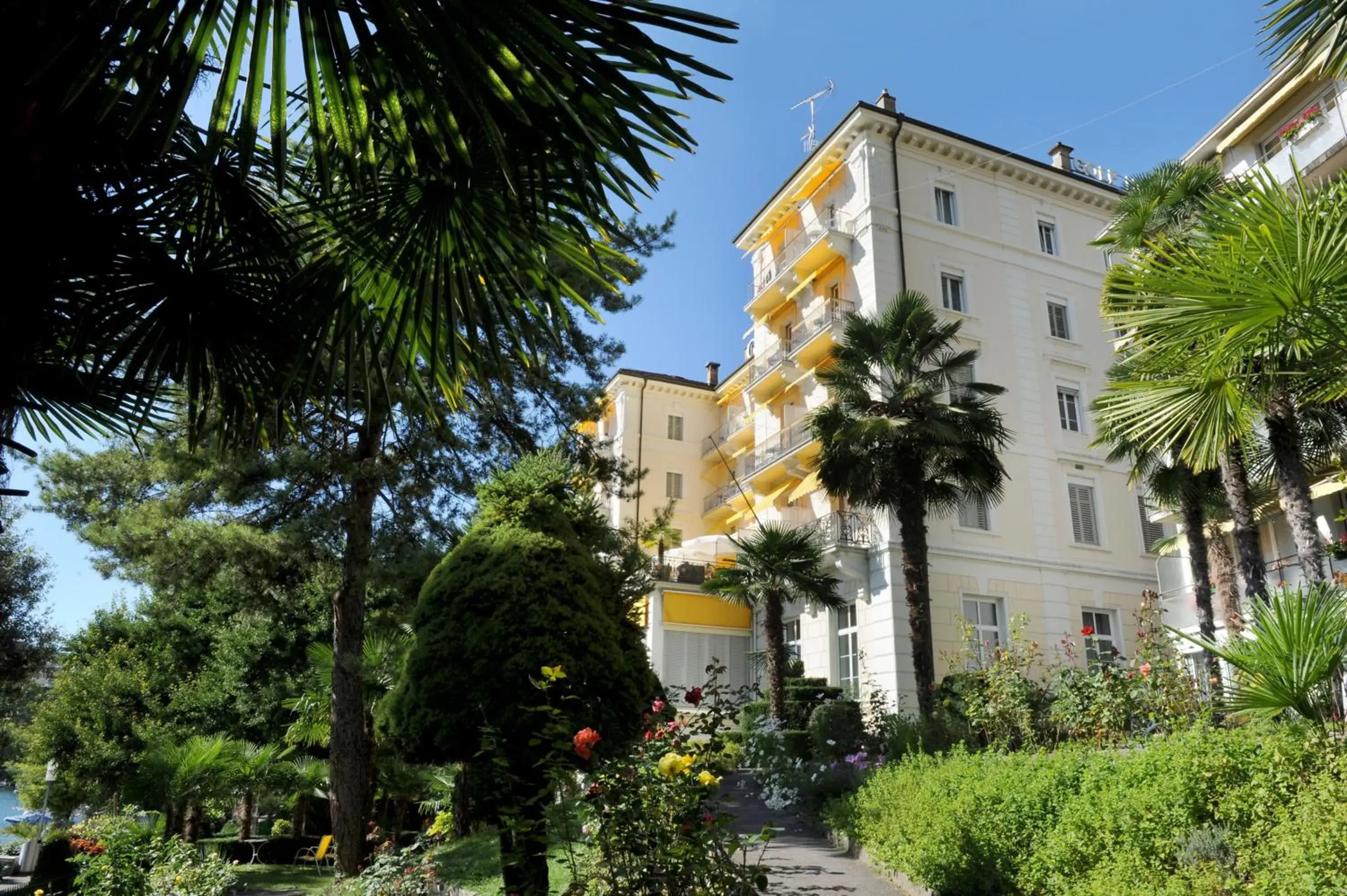 Property building in Golf Hotel René Capt Property building in Golf Hotel René Capt