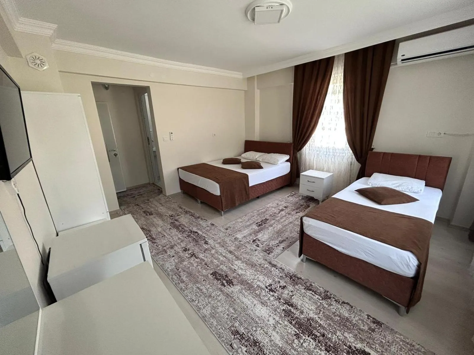 Photo of the whole room, Bed in Paradise House