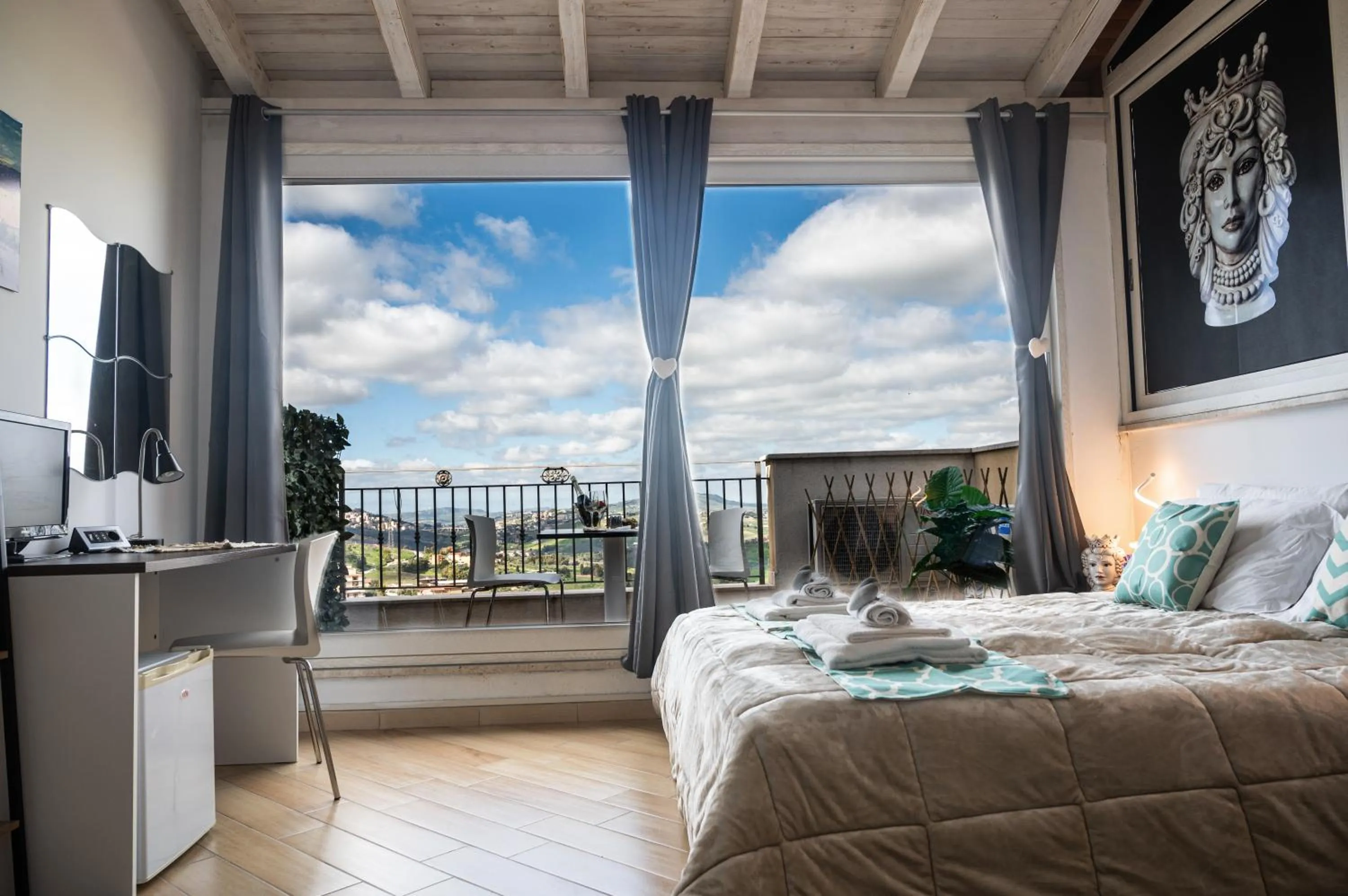 Sea view, Bed in Il Moro - Agrigento Rooms