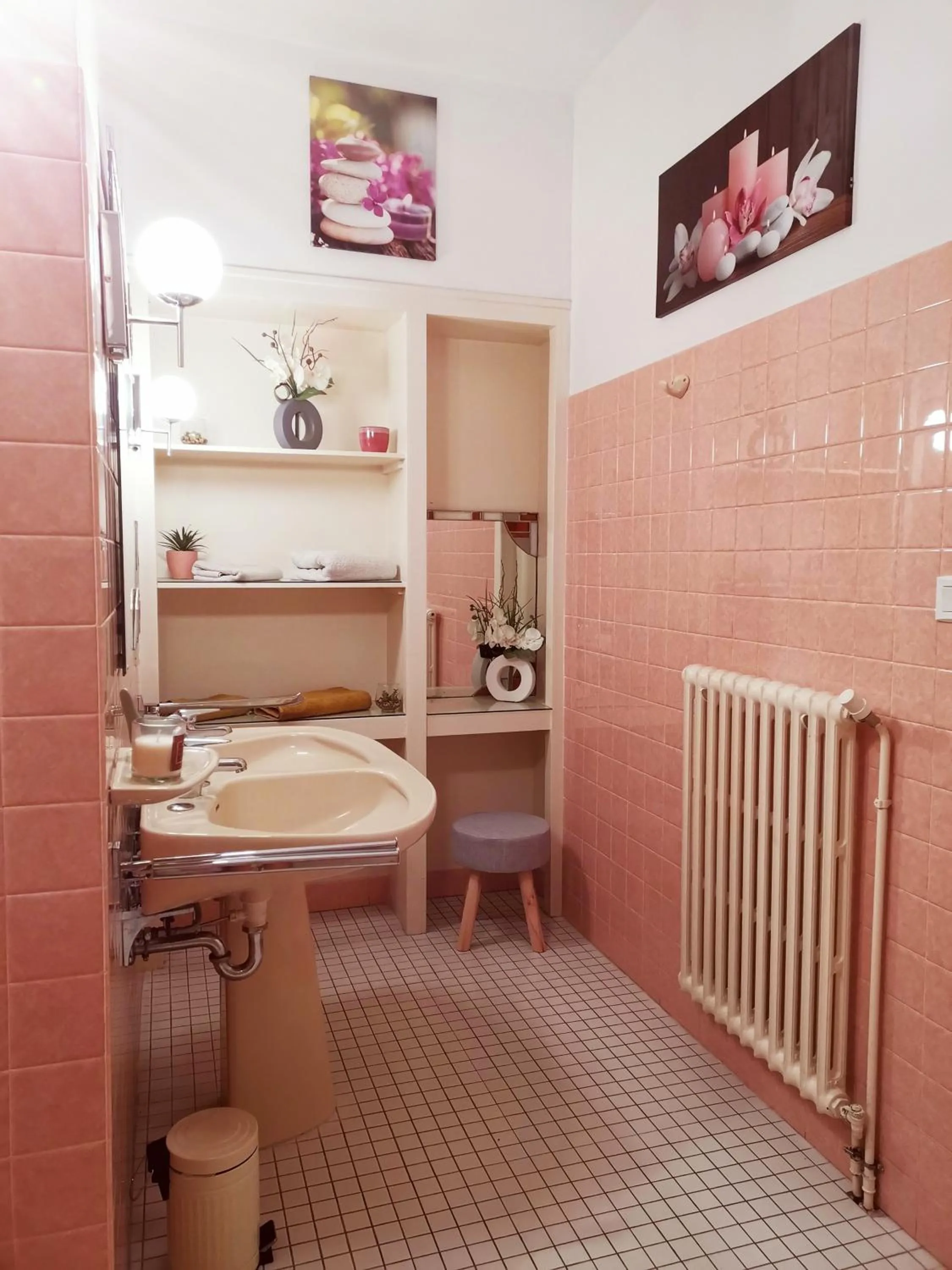Bathroom in Aux Portes du Château