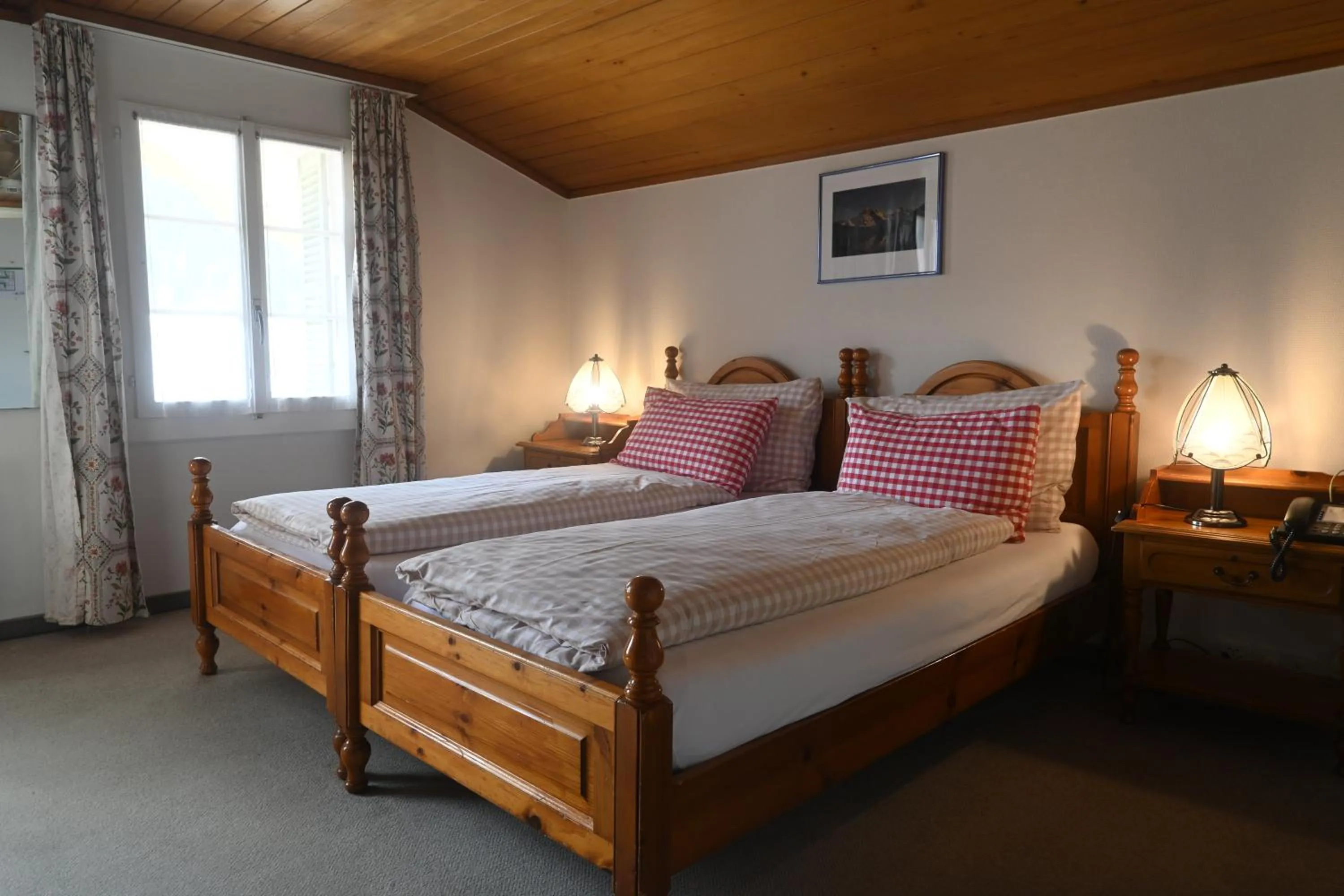 Photo of the whole room, Bed in Baeren Hotel, The Bear Inn