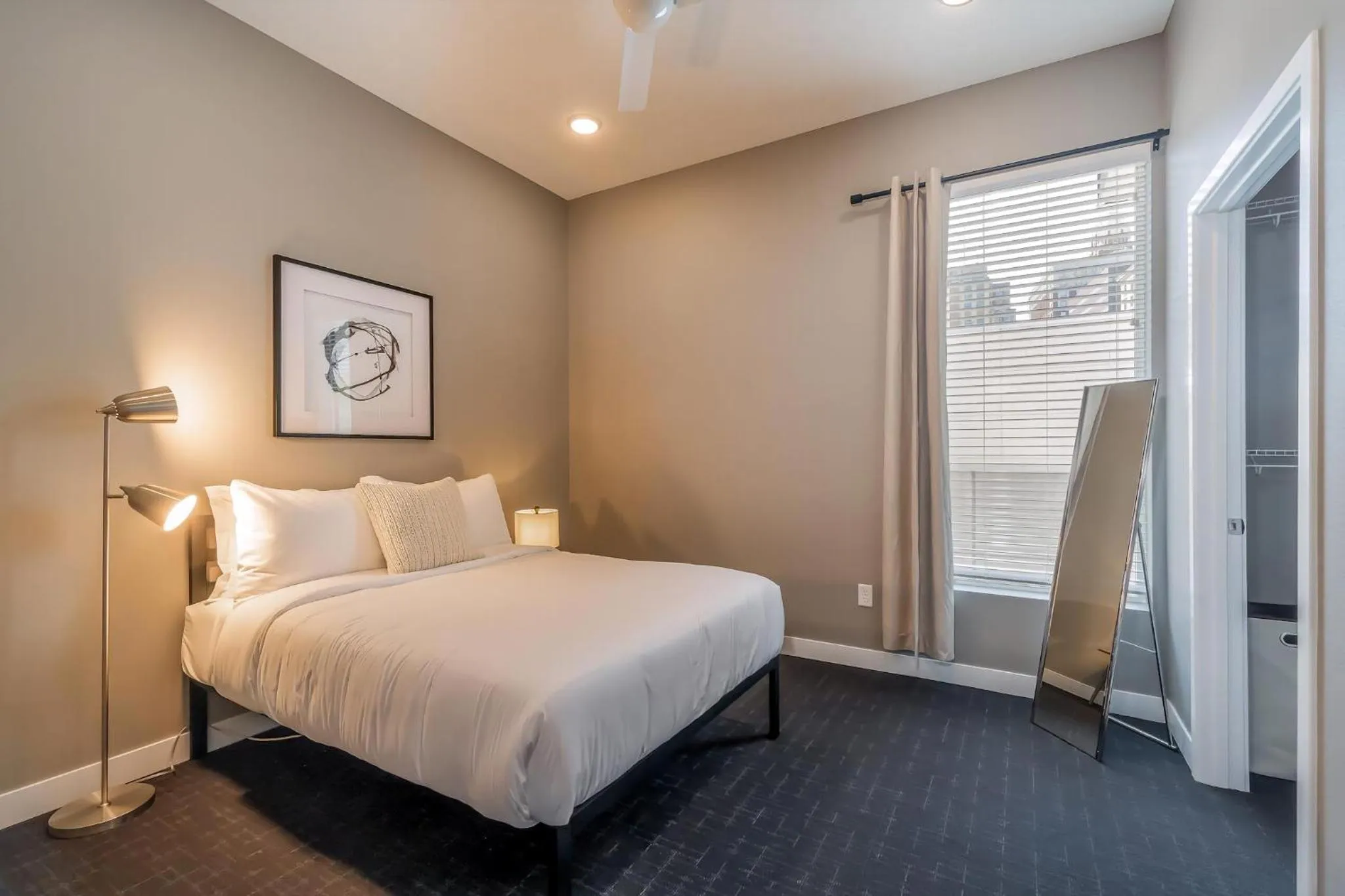 Property building, Bed in Kasa Downtown Des Moines