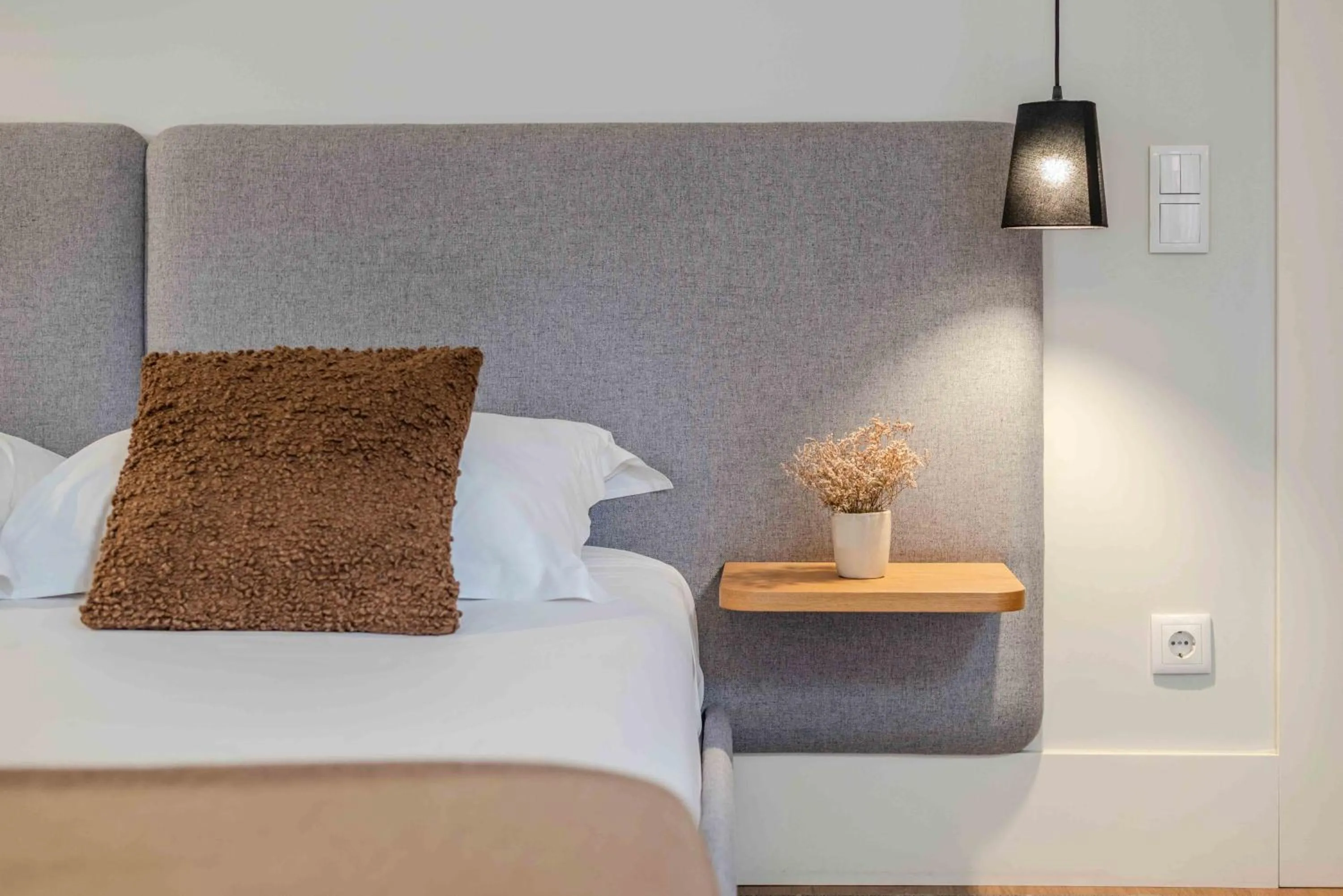 Decorative detail, Bed in Uma Formosa Apartments