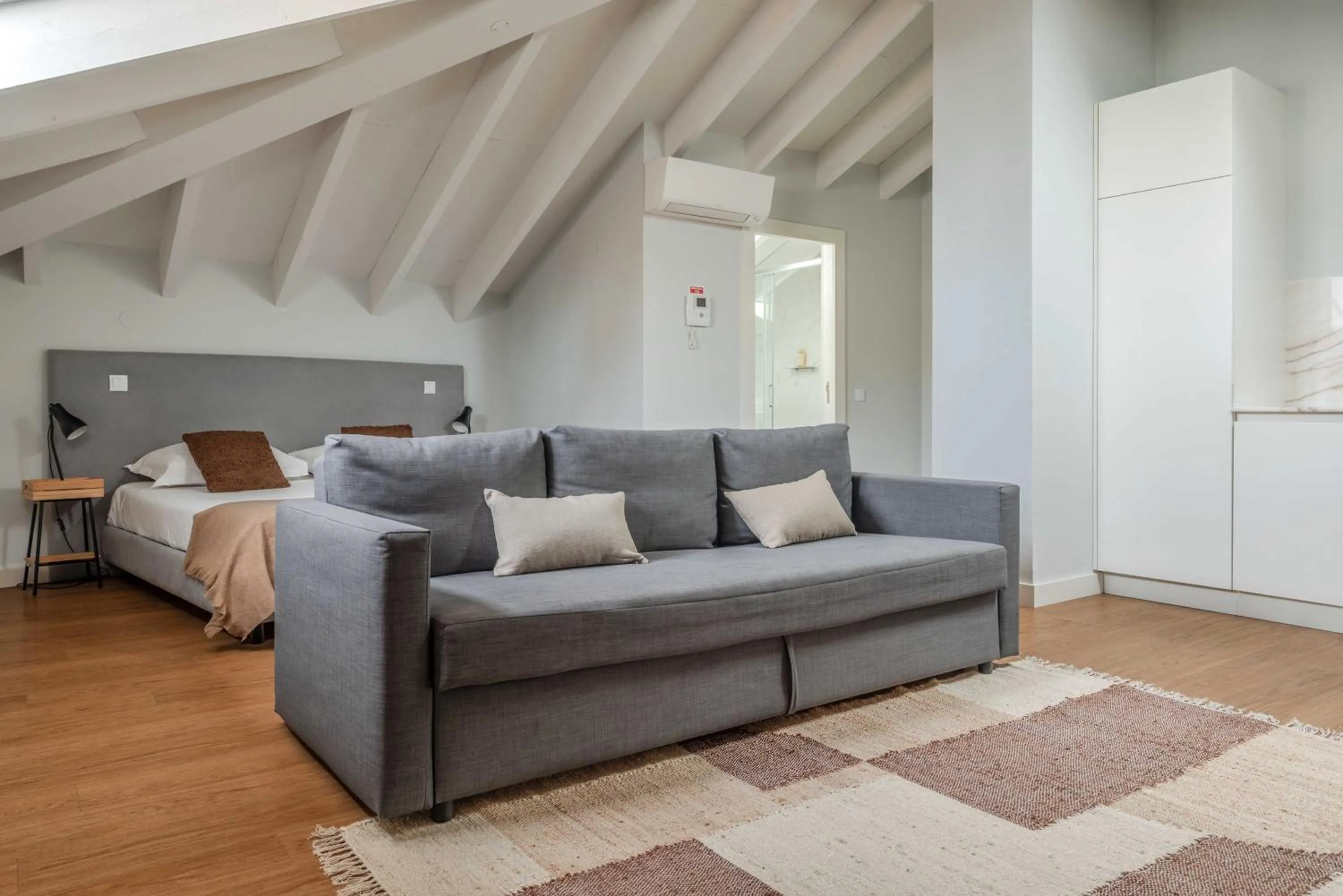 Seating area, Bed in Uma Formosa Apartments