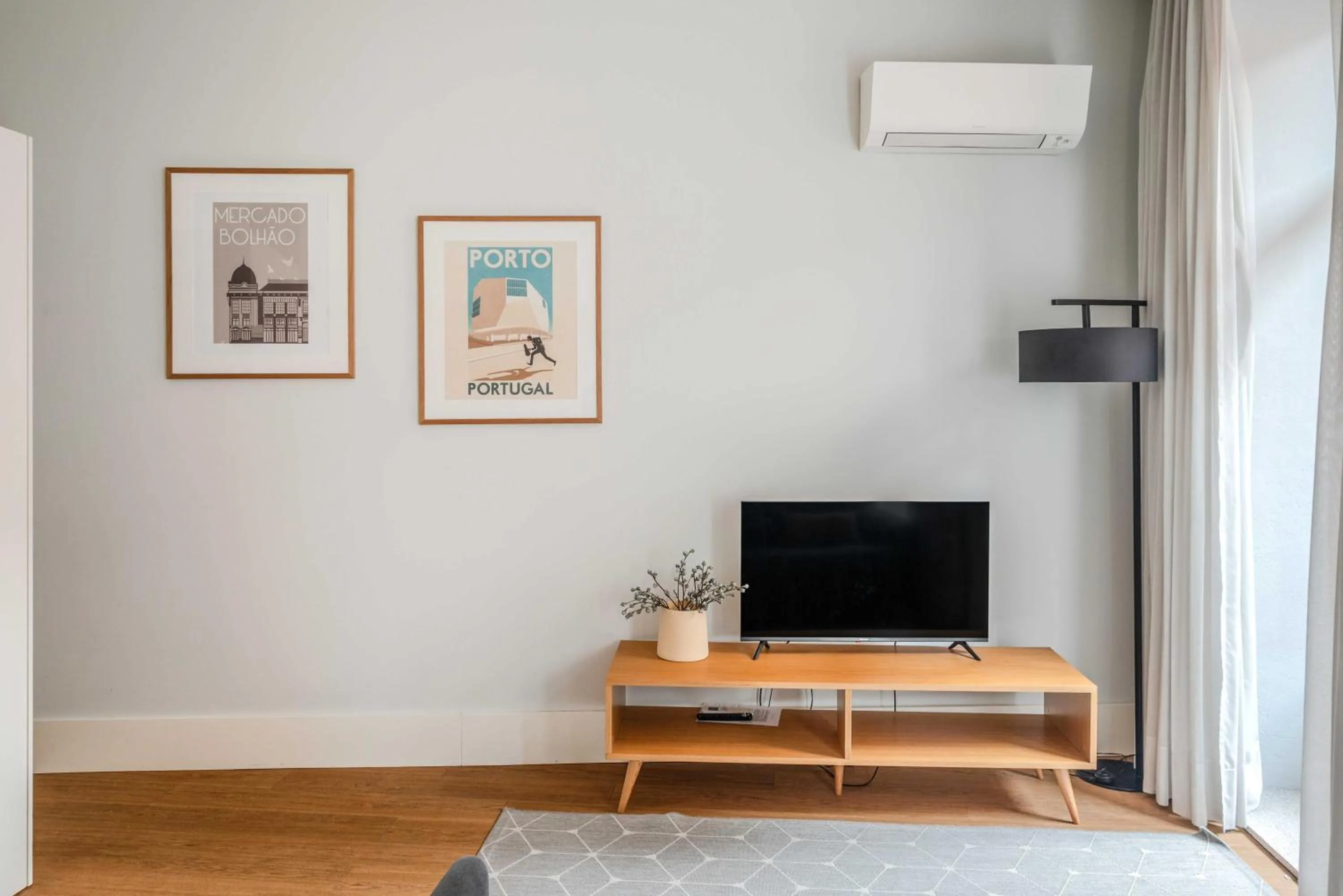 TV and multimedia in Uma Formosa Apartments