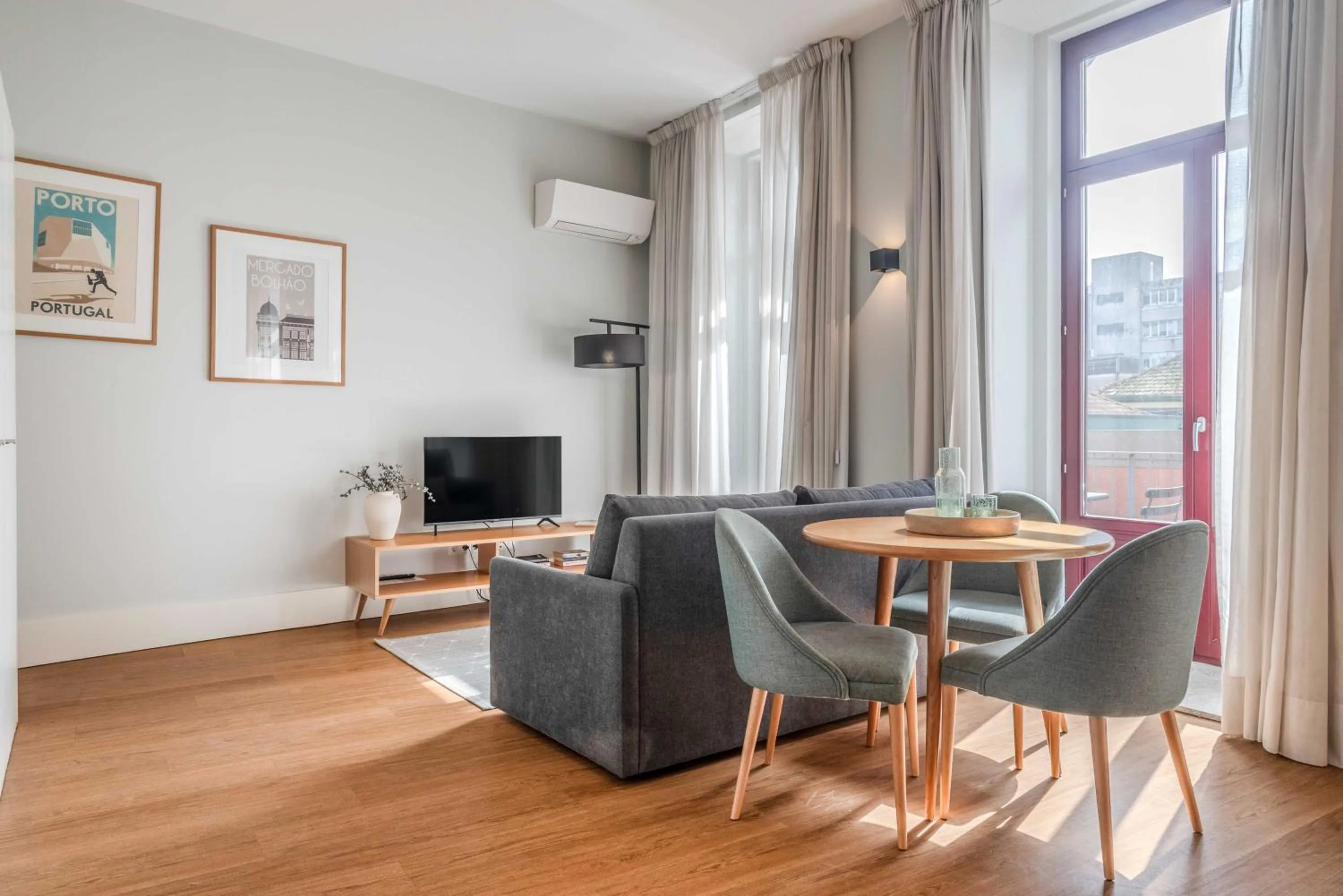 Dining area in Uma Formosa Apartments