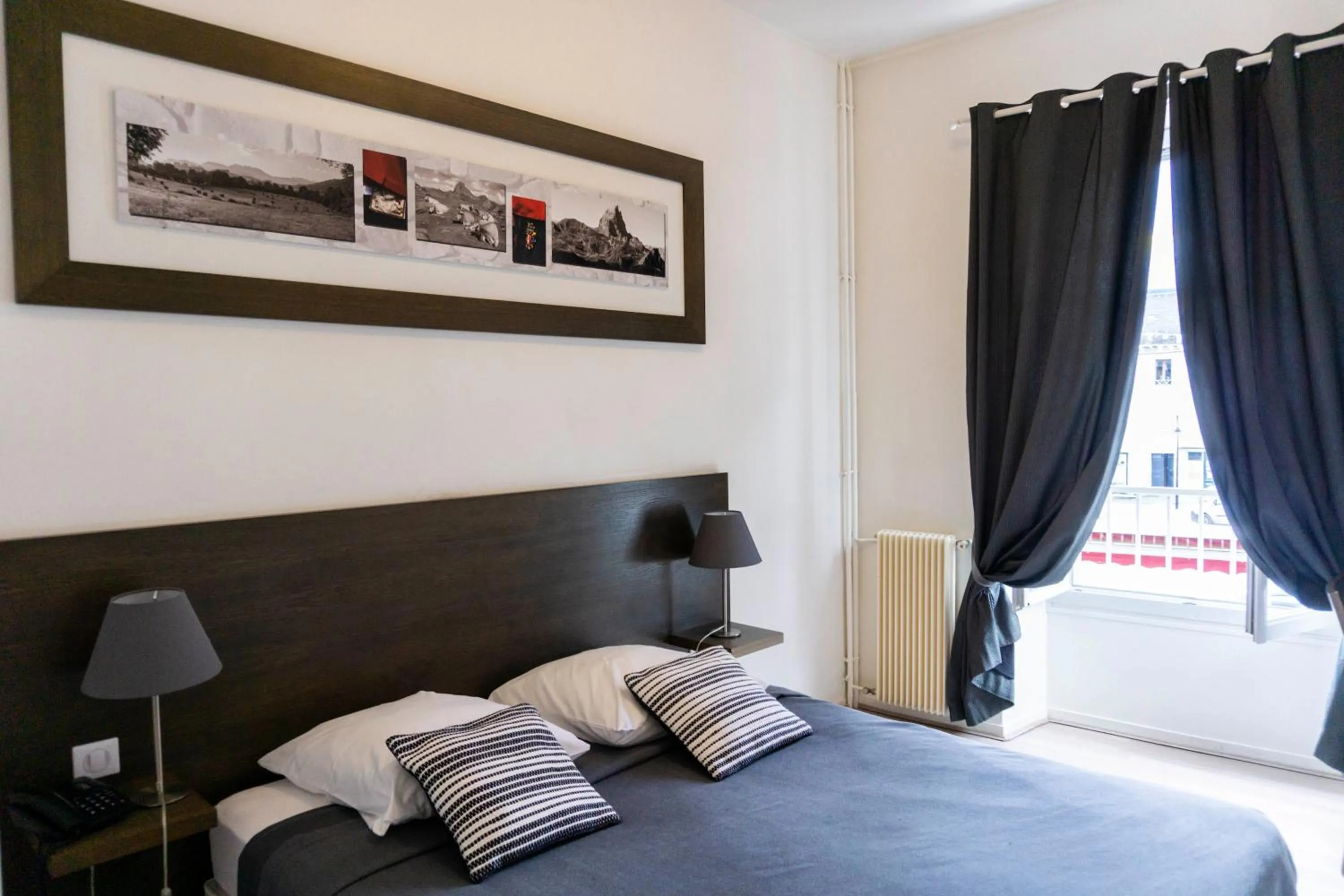 Bed in Hôtel d'Ossau