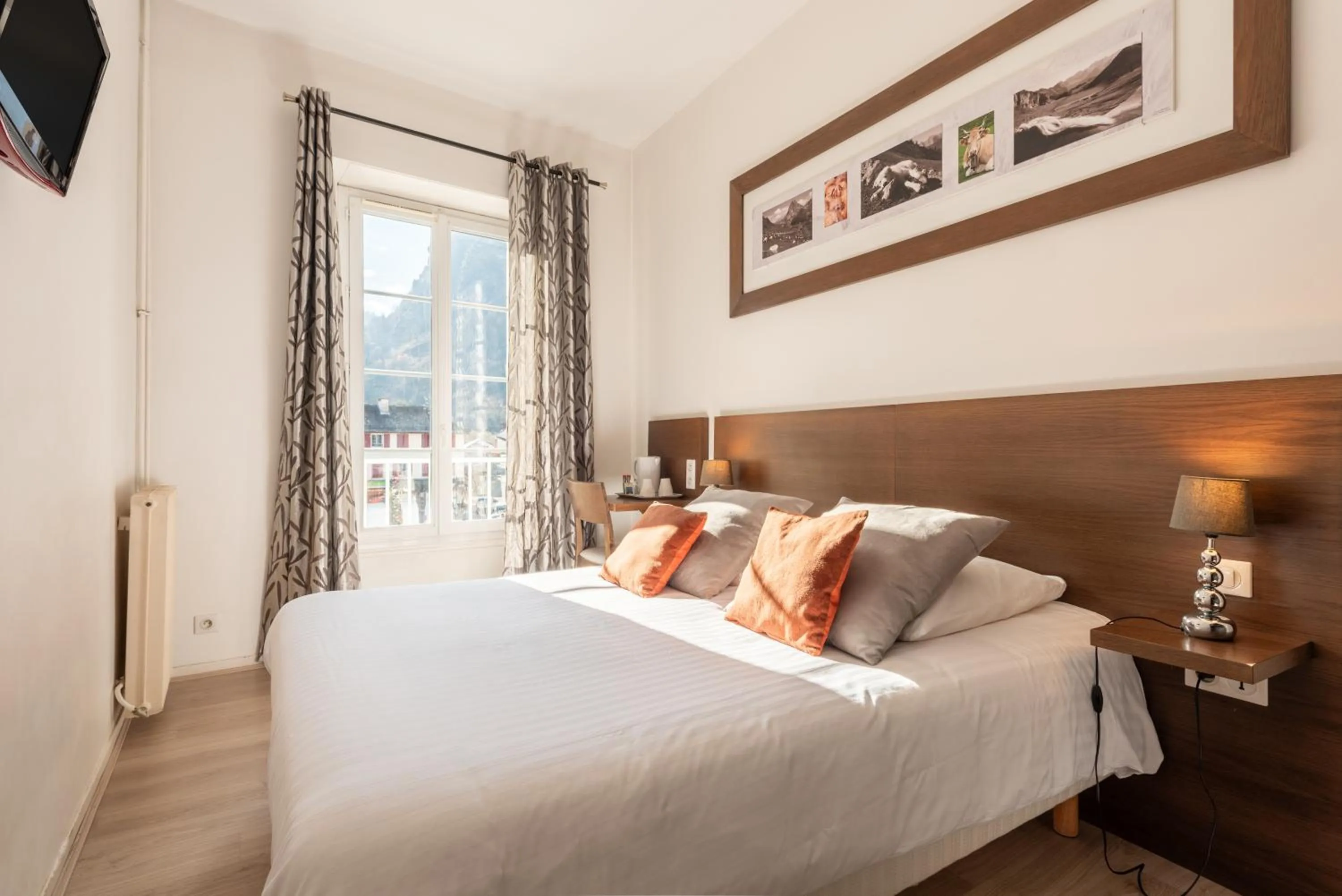 Bed in Hôtel d'Ossau