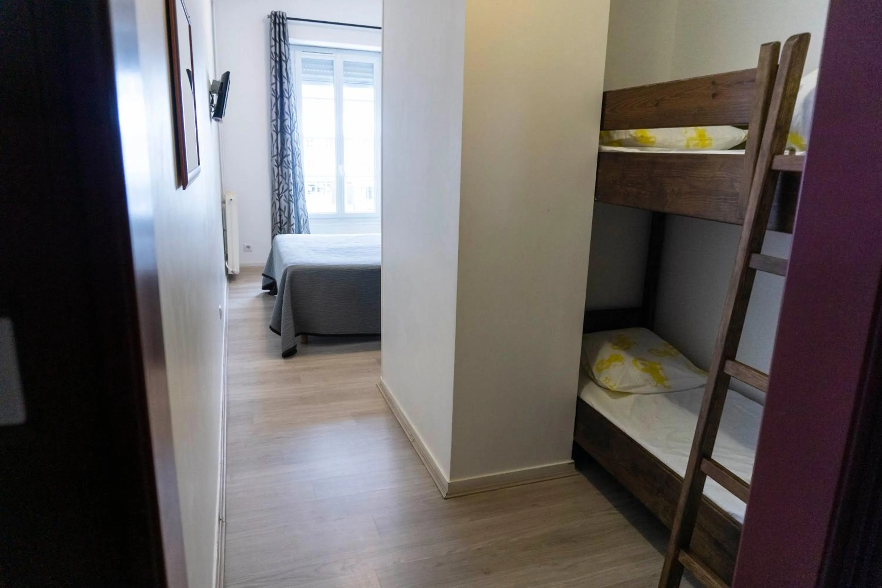 bunk bed, Bed in Hôtel d'Ossau