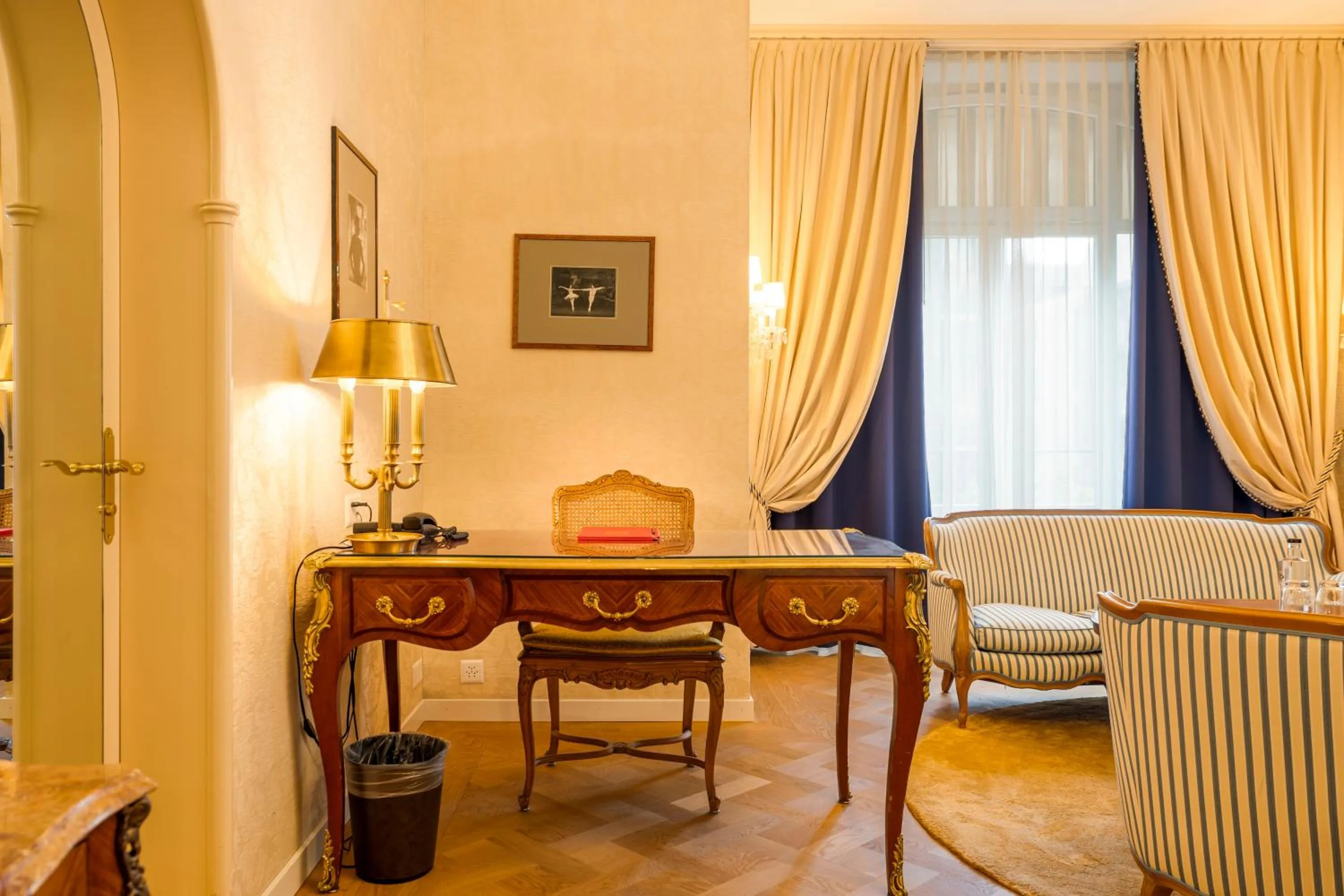 Seating area in Hotel Europe