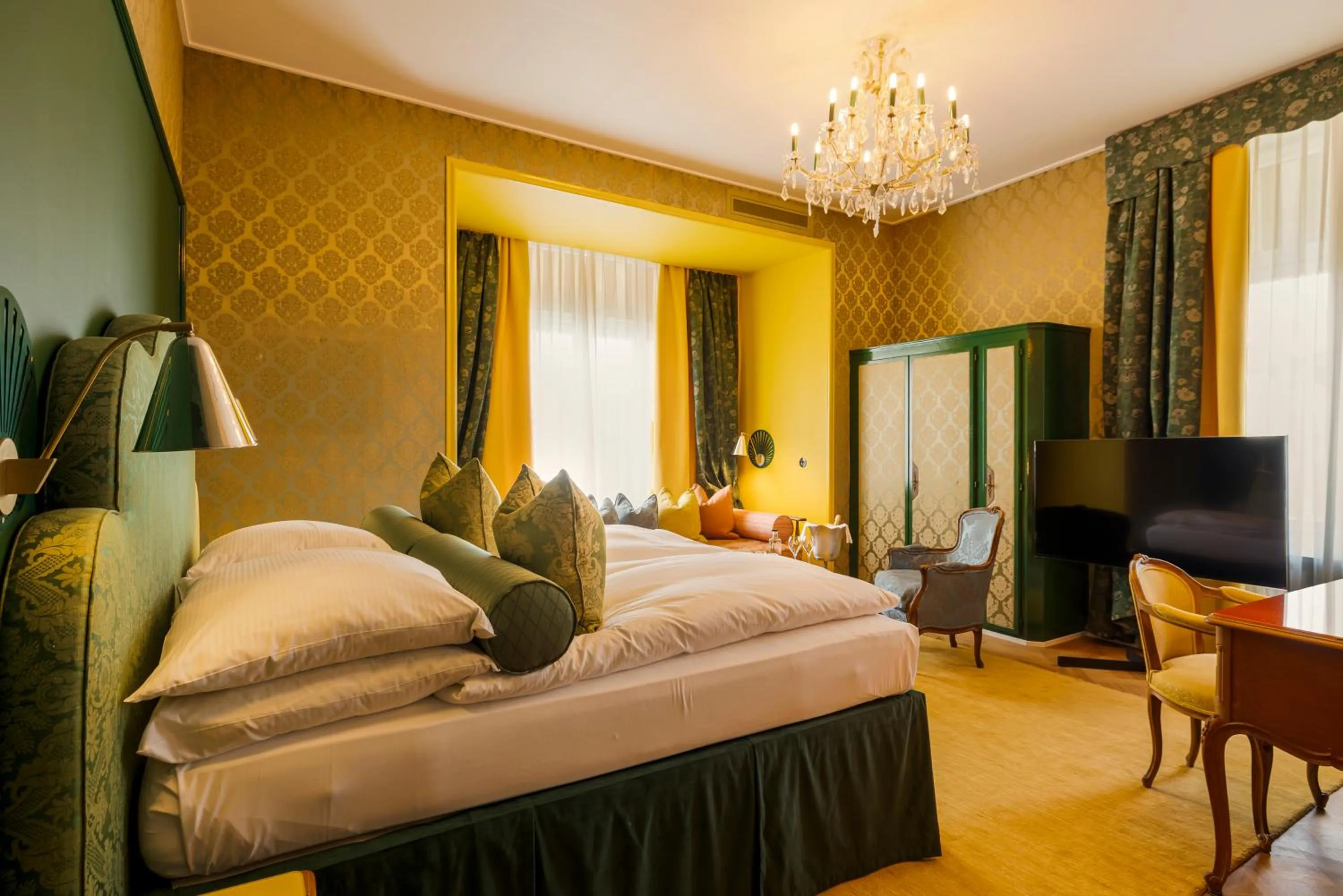 Property building, Bed in Hotel Europe