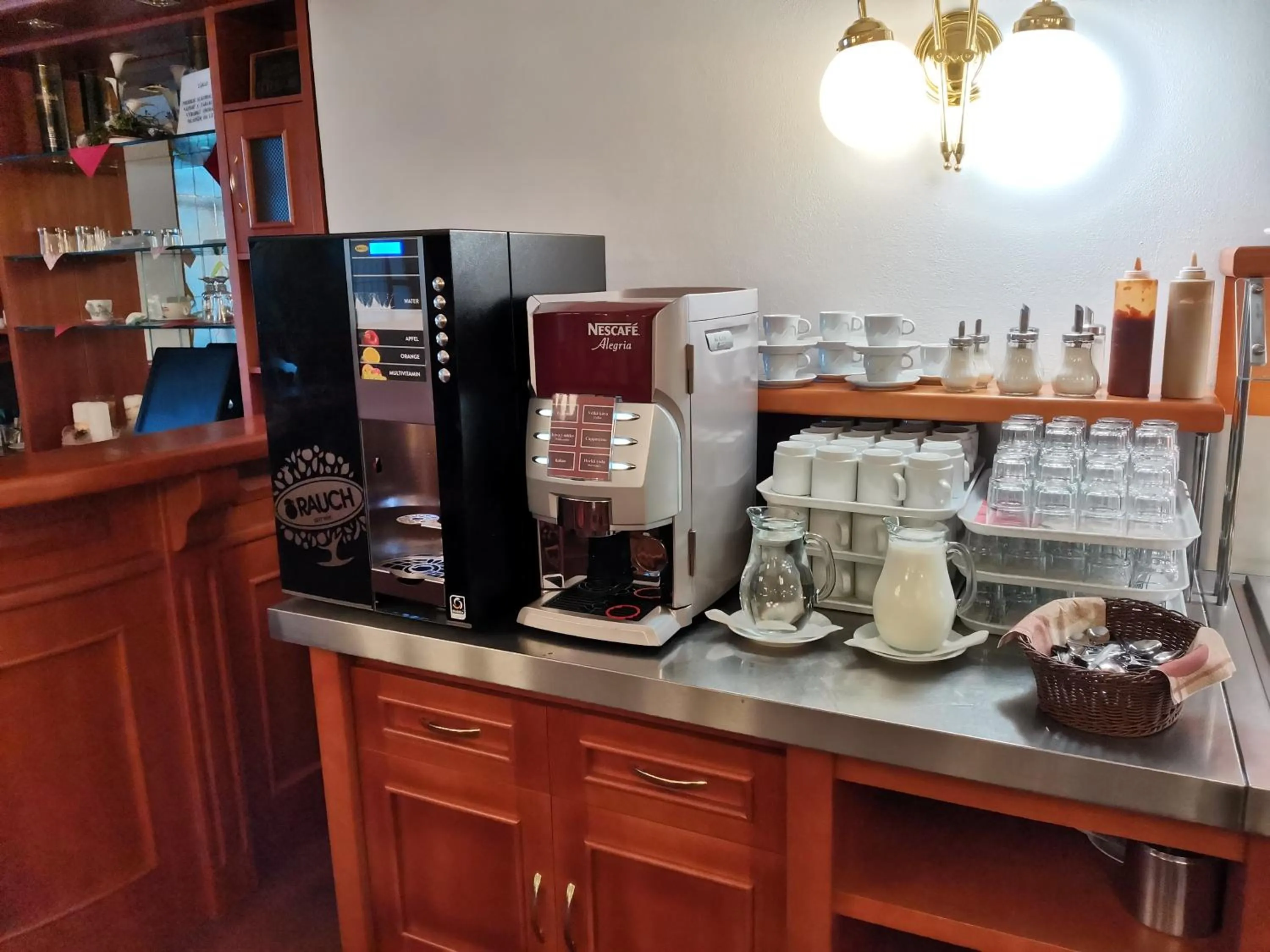Coffee/tea facilities in HOTEL SVRATKA