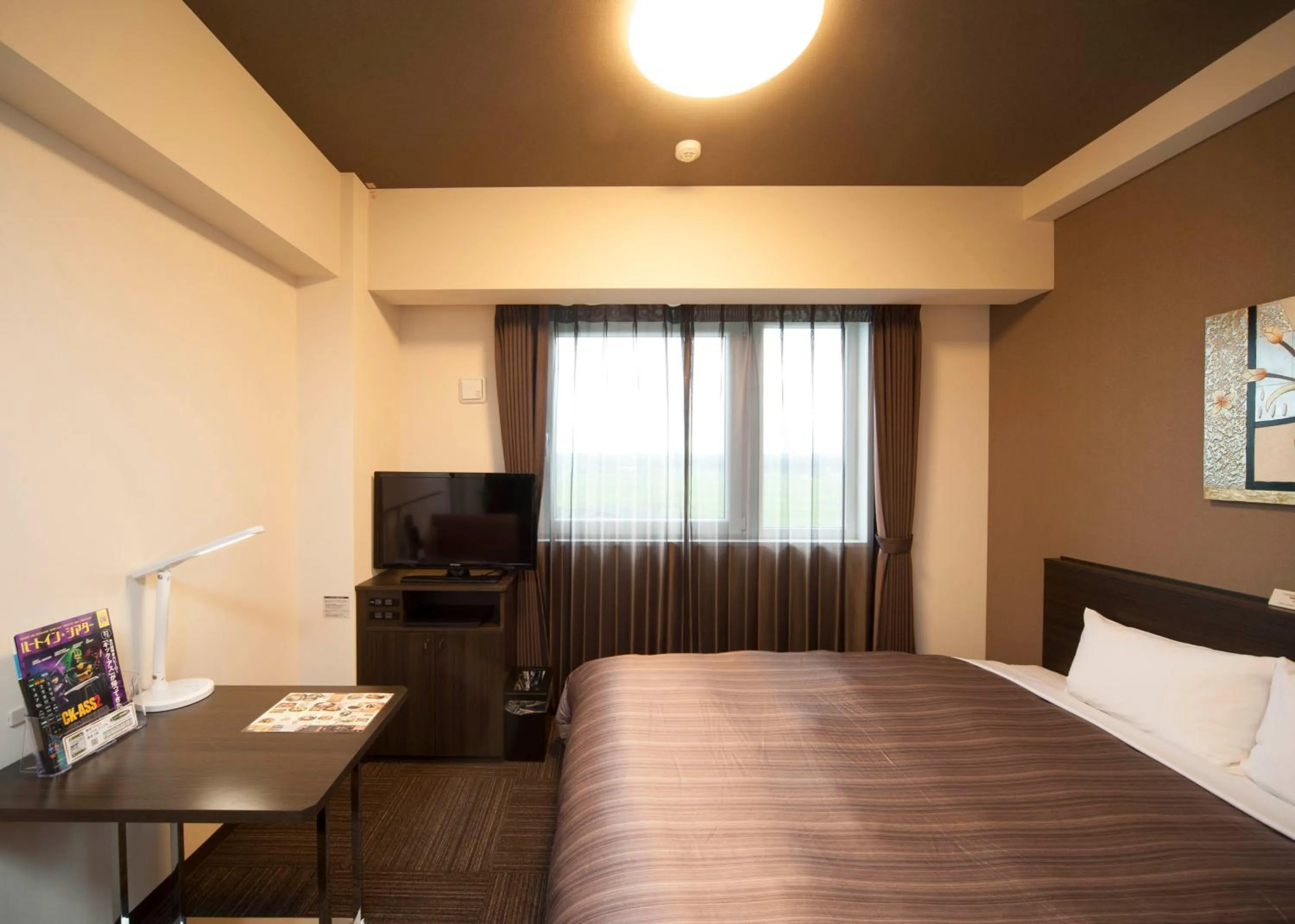 Photo of the whole room, Bed in Hotel Route-Inn Tsuyama Ekimae