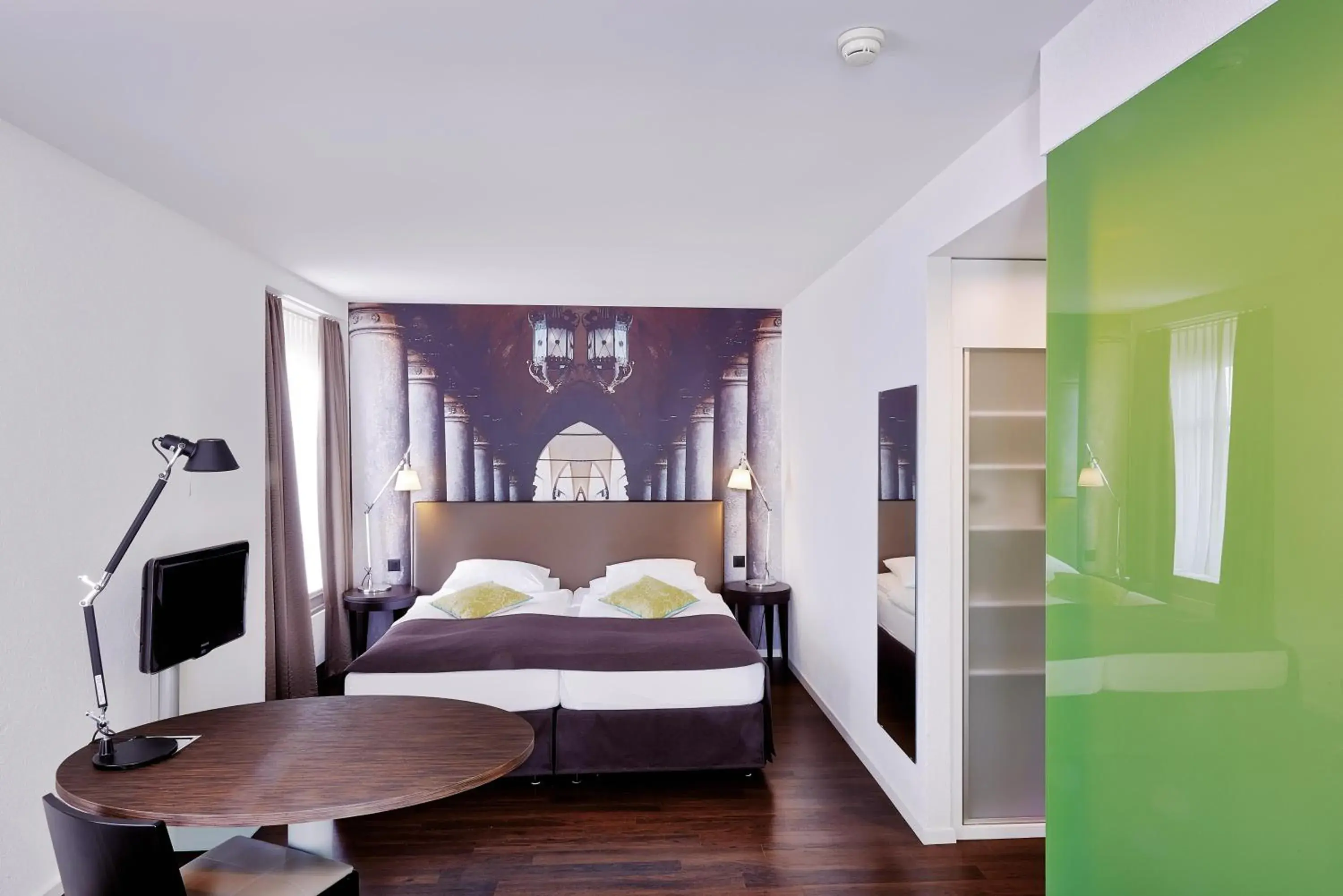 TV and multimedia, Bed in Sorell Hotel Rütli Niederdorf Zürich TV and multimedia, Bed in Sorell Hotel Rütli Niederdorf Zürich