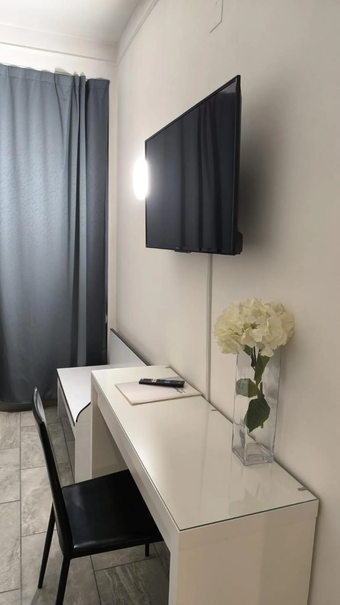 Communal lounge/ TV room in HOTEL QUADRIFOGLIO