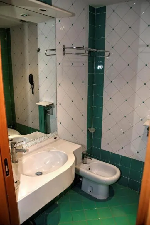 Toilet in HOTEL QUADRIFOGLIO
