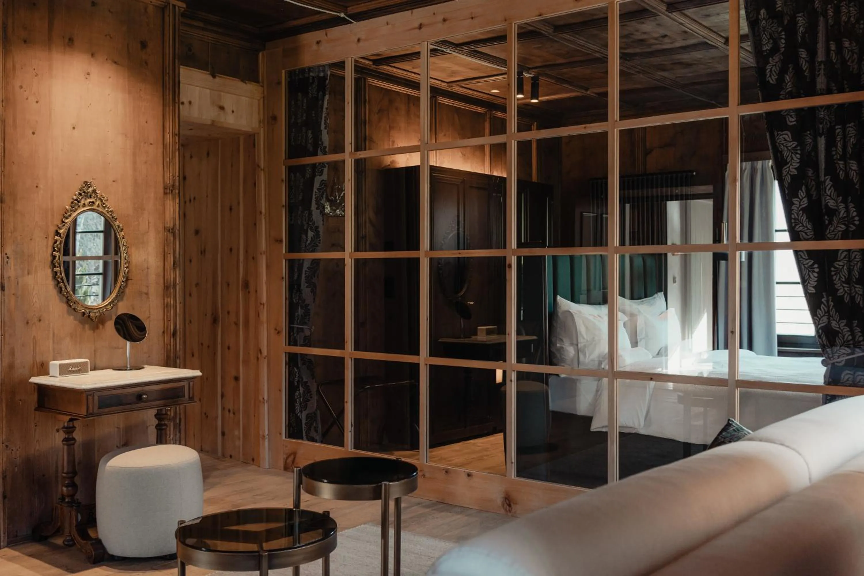 Living room, Bed in Castel Maurn Dolomites