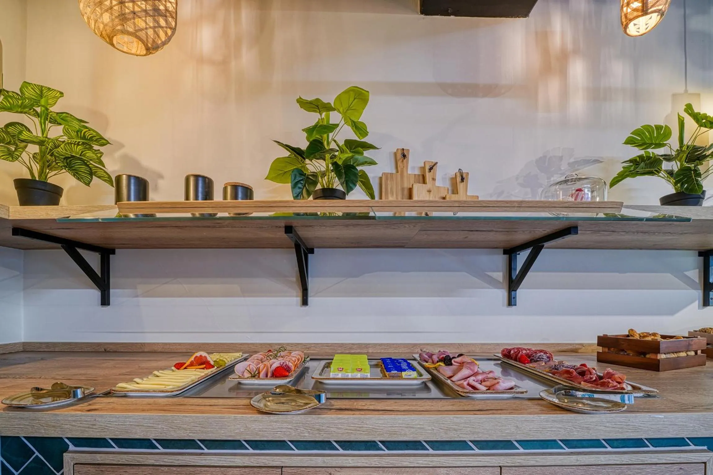 Buffet breakfast in NinetyNine Augsburg