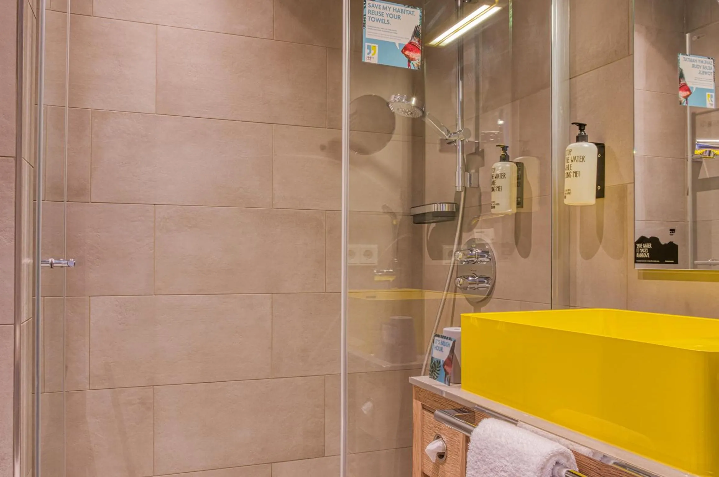 Bathroom in NinetyNine Augsburg