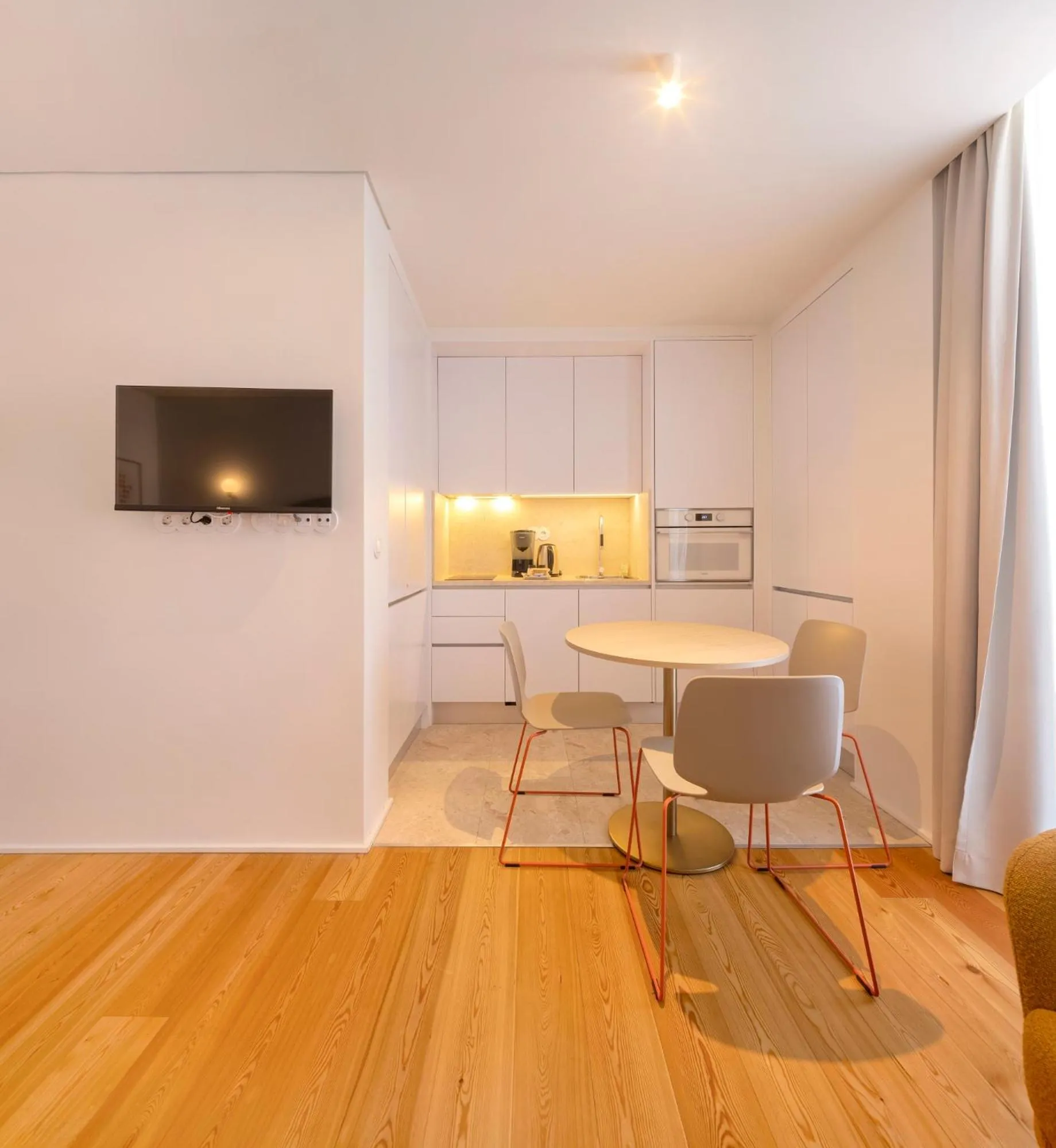 TV and multimedia in Lisbon Serviced Apartments - Estrela