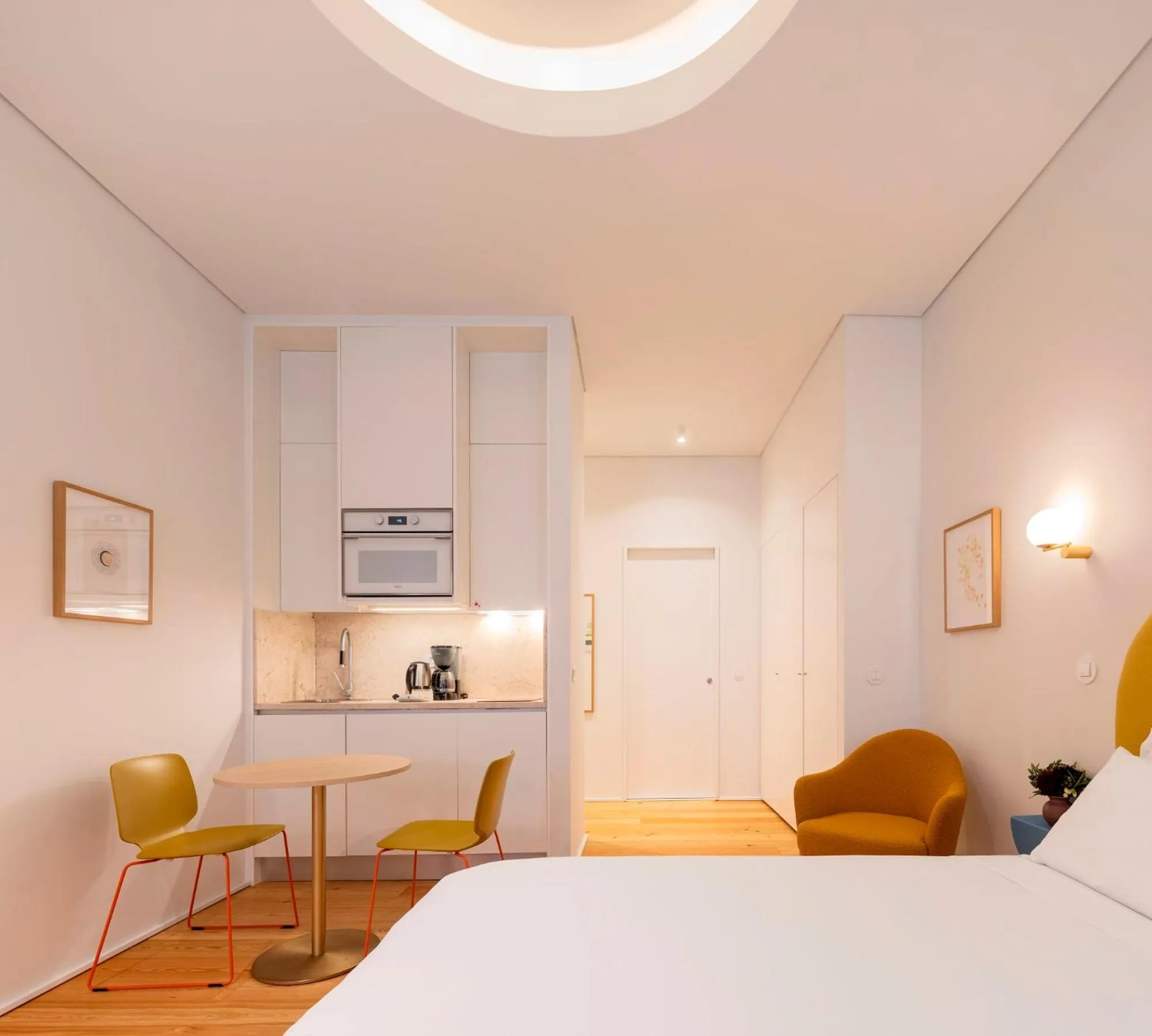 Photo of the whole room, Bed in Lisbon Serviced Apartments - Estrela