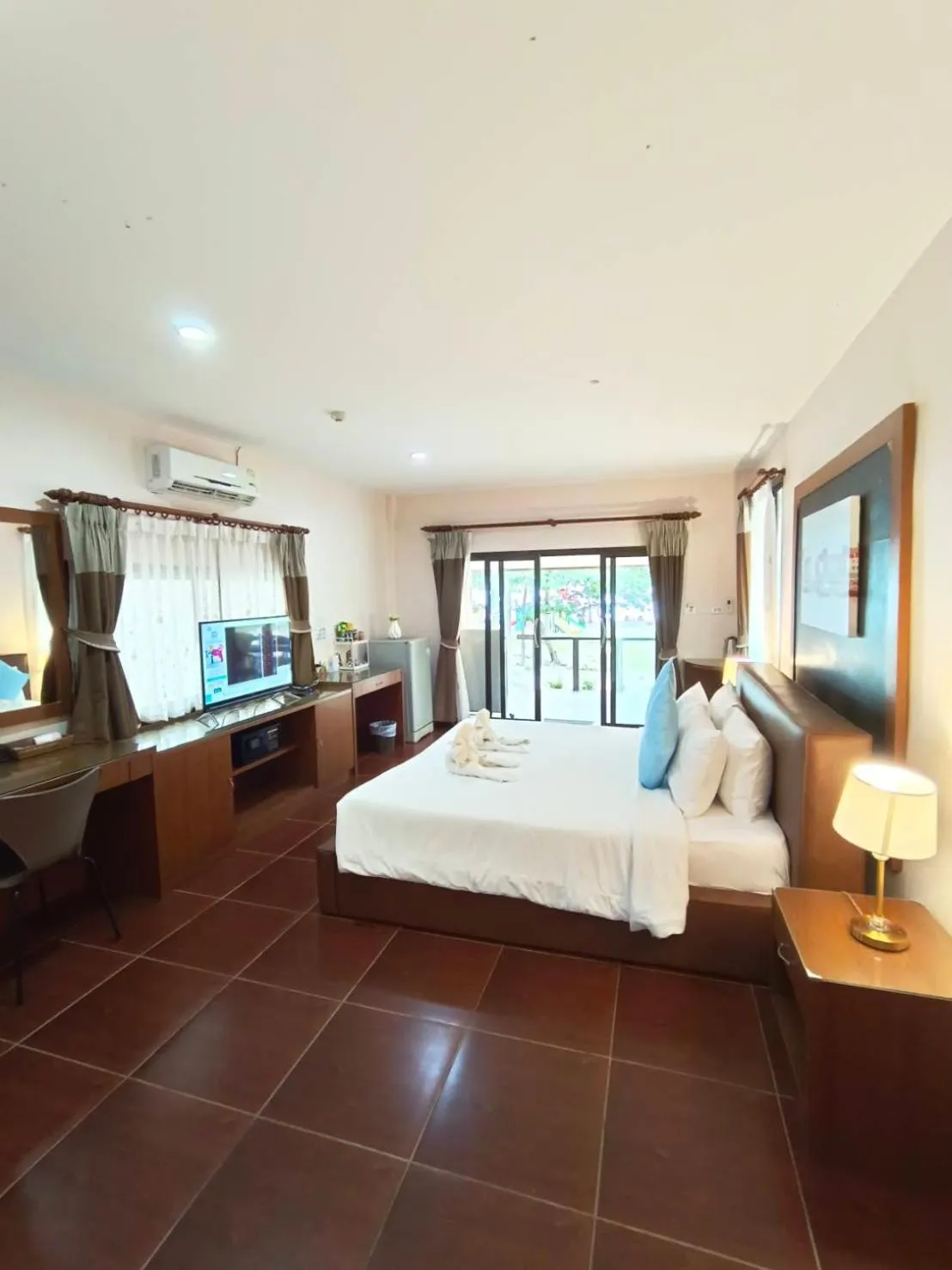 Bed in Chaithalay Khanom Resort