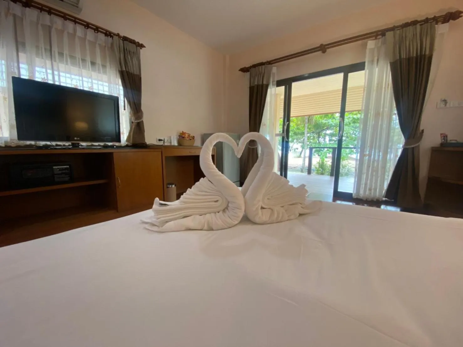 Bed in Chaithalay Khanom Resort