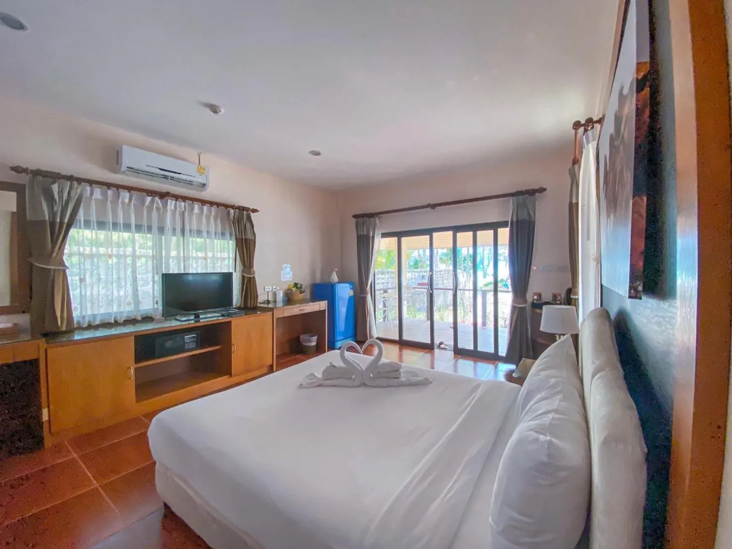 Bed in Chaithalay Khanom Resort