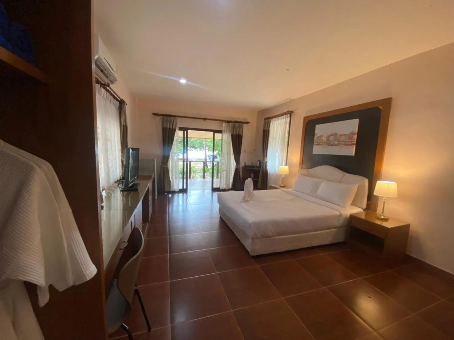 Bed in Chaithalay Khanom Resort