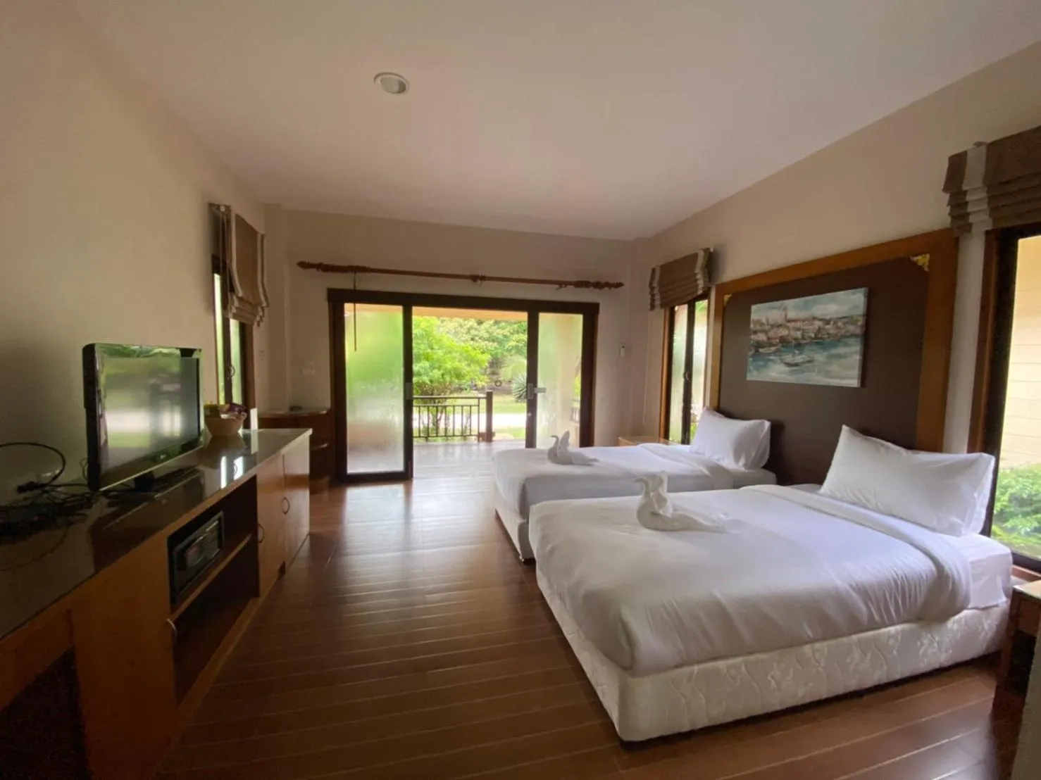 Bed in Chaithalay Khanom Resort