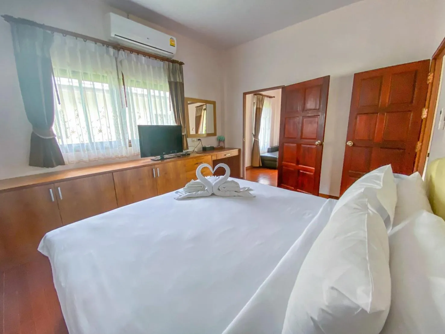 Bed in Chaithalay Khanom Resort