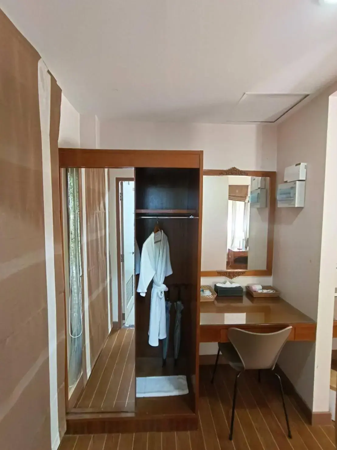 Deluxe Twin Room in Chaithalay Khanom Resort Deluxe Twin Room in Chaithalay Khanom Resort