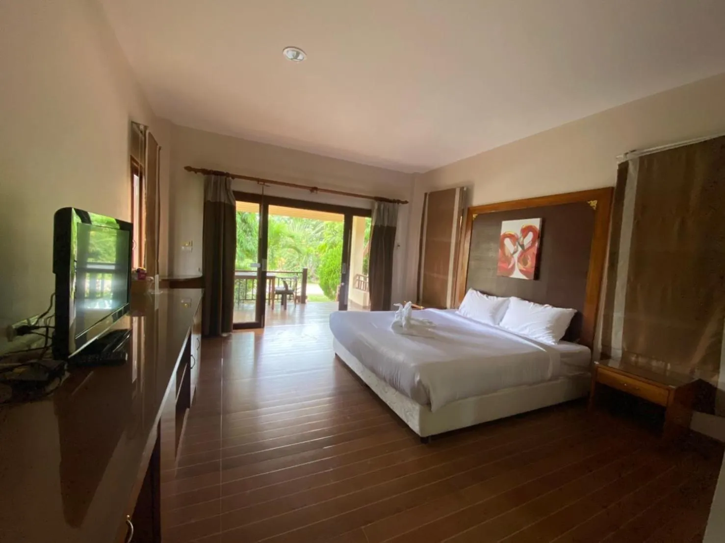 Bed in Chaithalay Khanom Resort