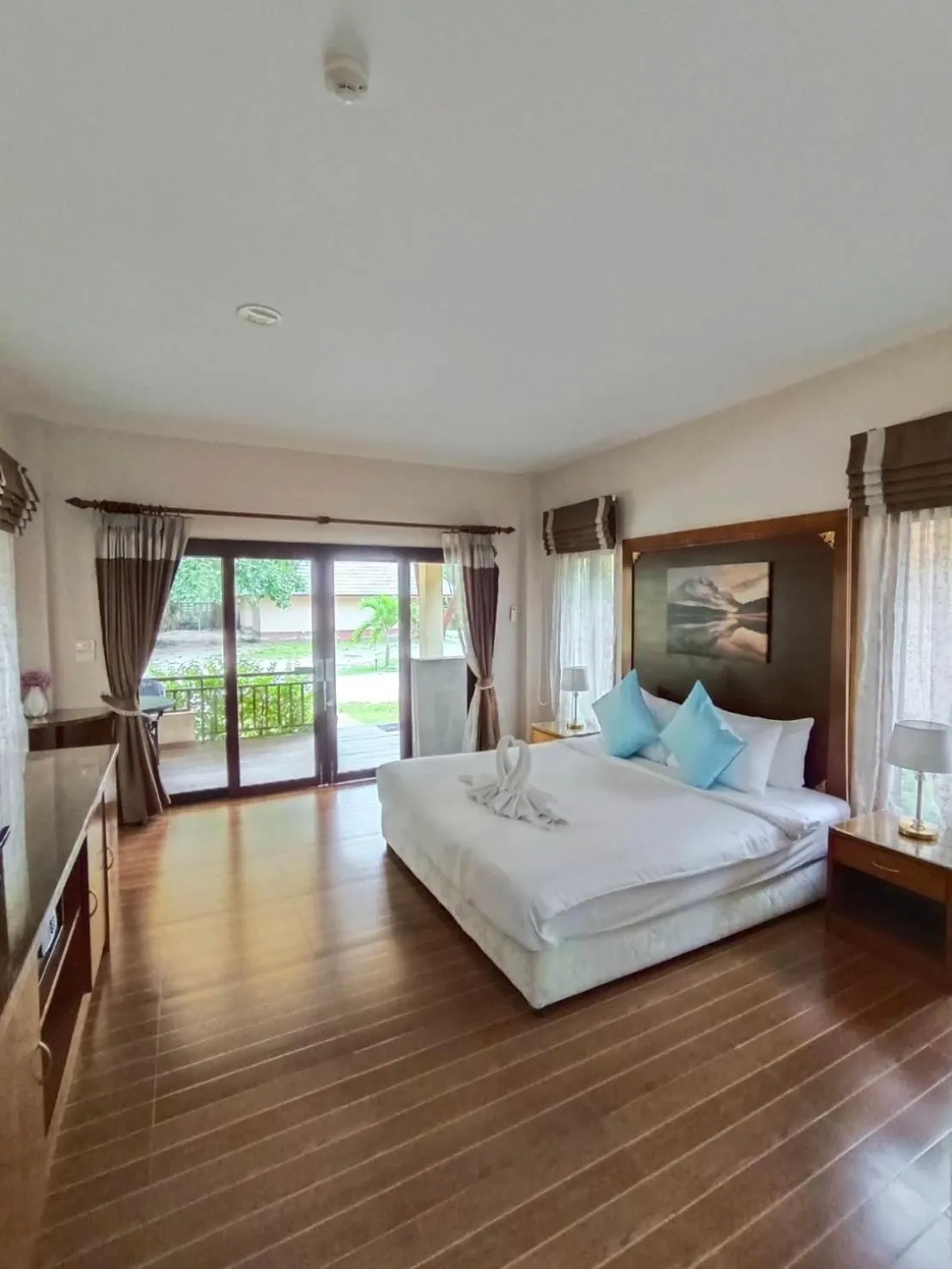 Bed in Chaithalay Khanom Resort