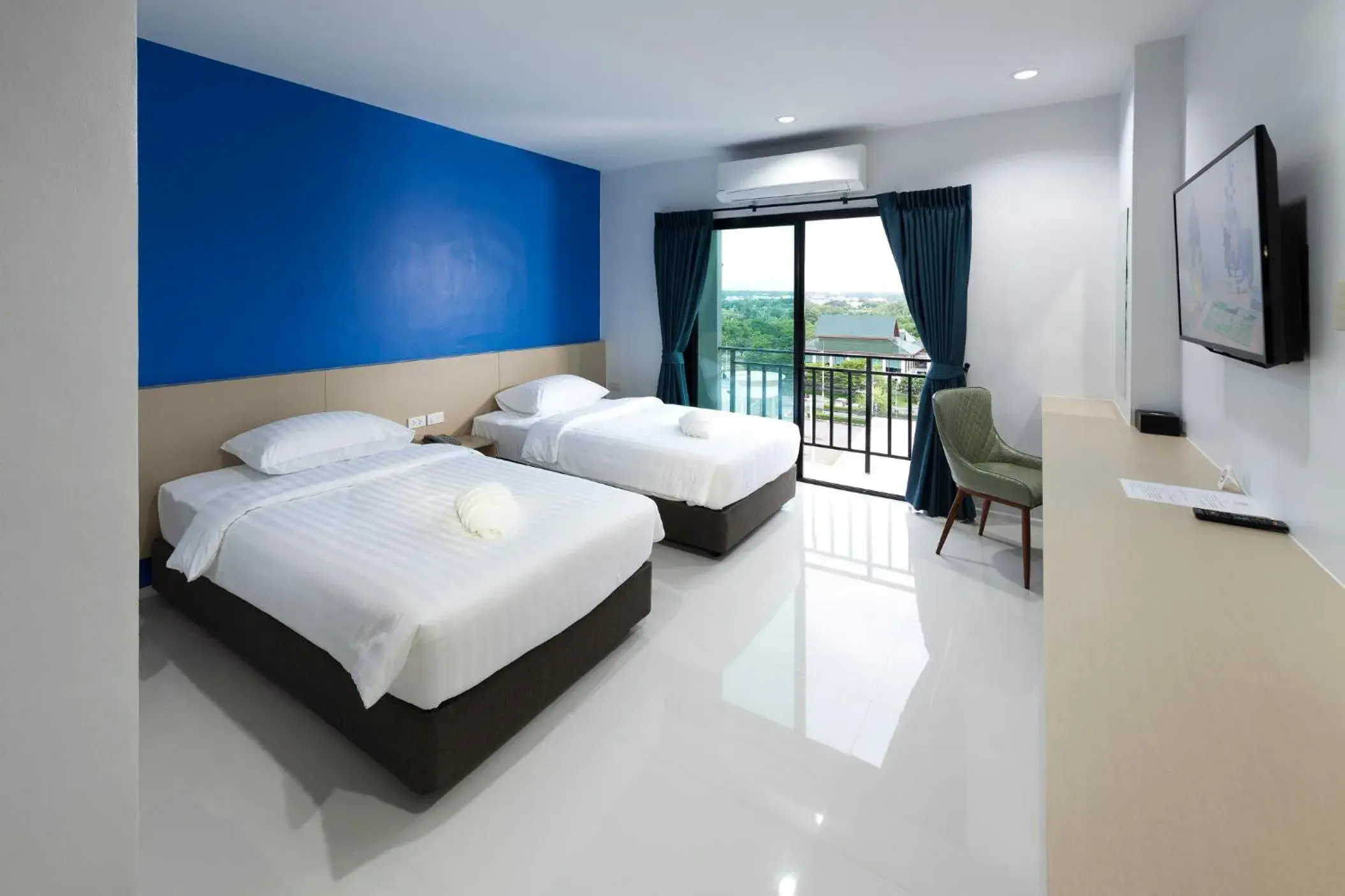 Photo of the whole room, Bed in B Hotel Photo of the whole room, Bed in B Hotel