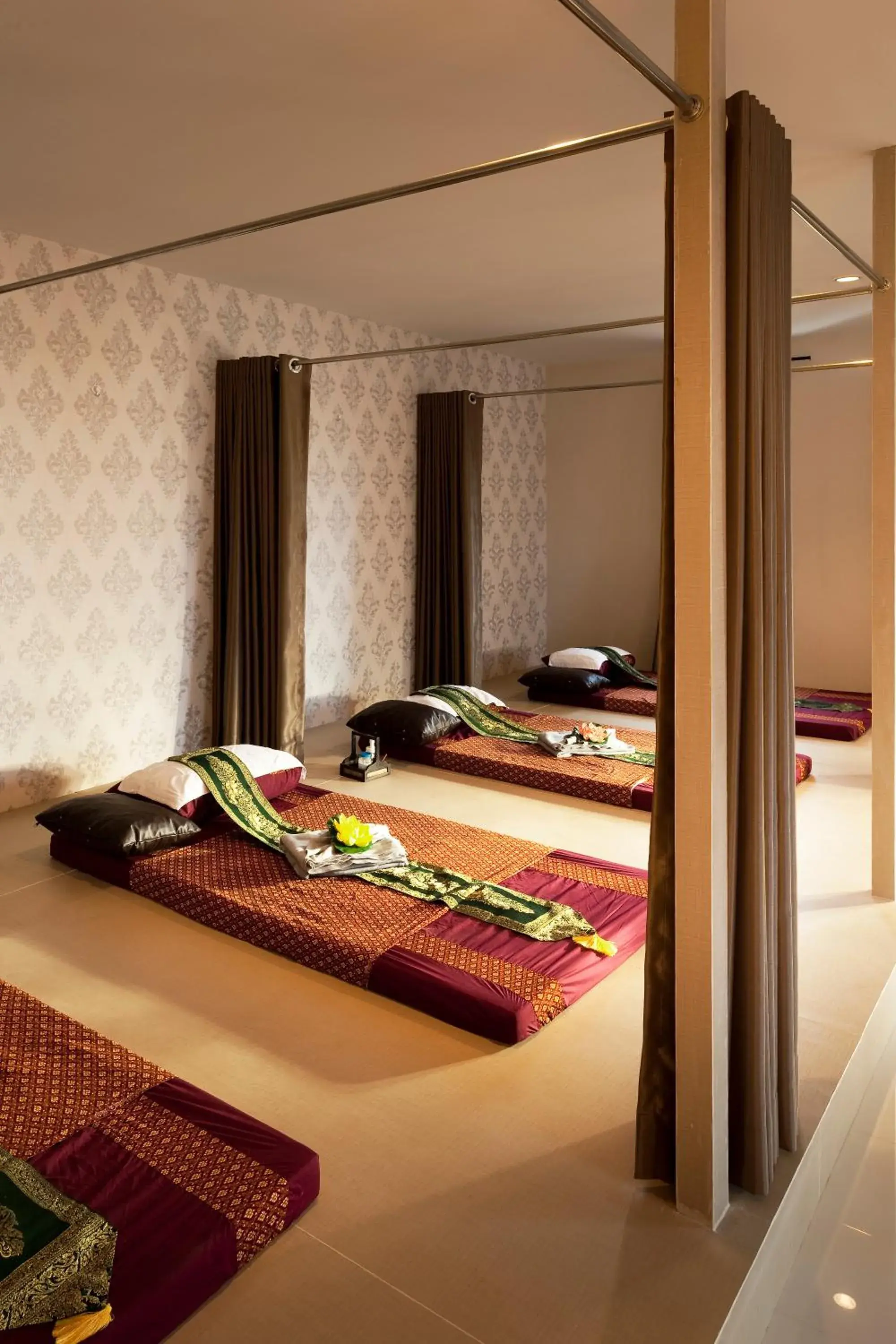 Massage, Bed in B Hotel Massage, Bed in B Hotel