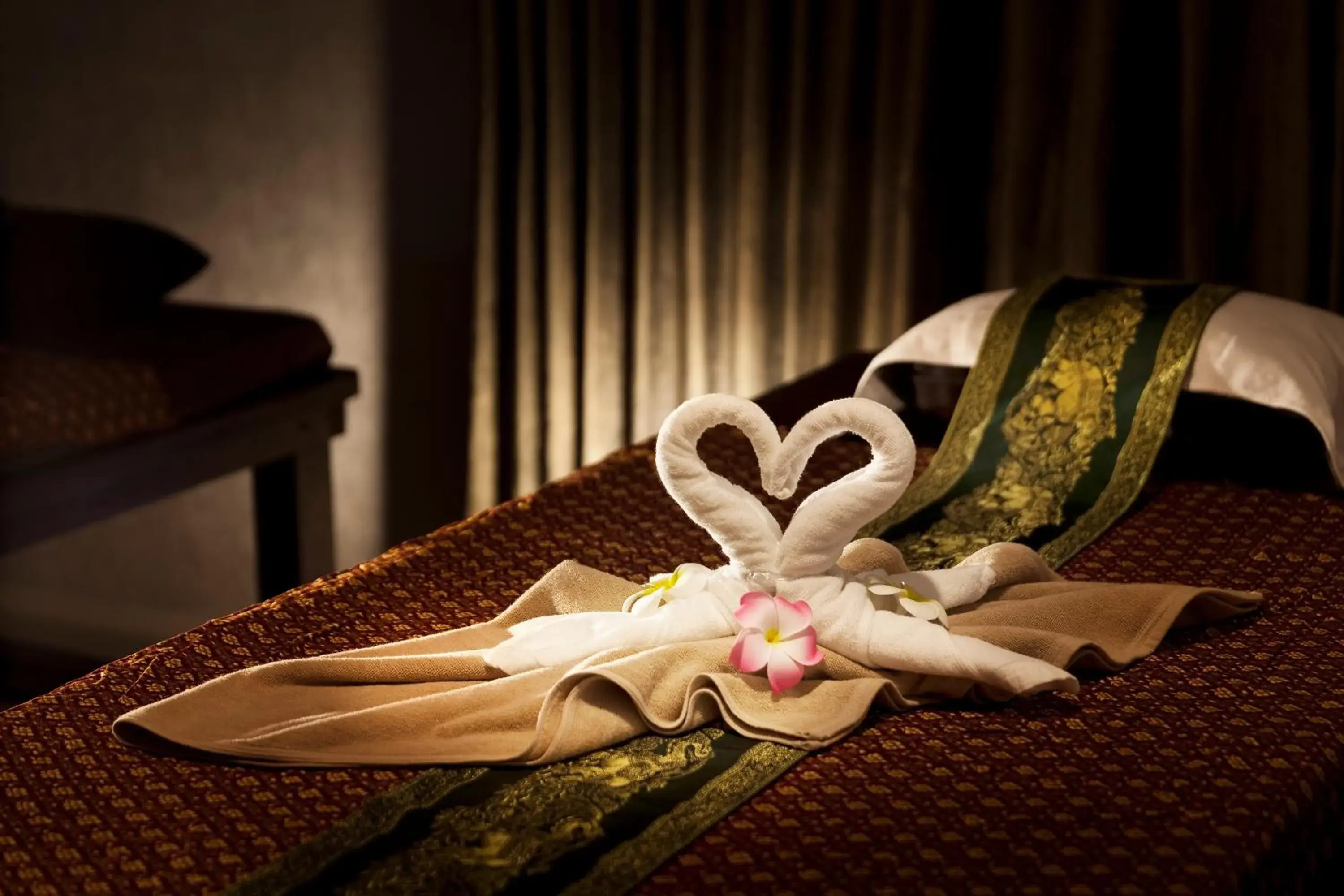 Massage, Bed in B Hotel Massage, Bed in B Hotel