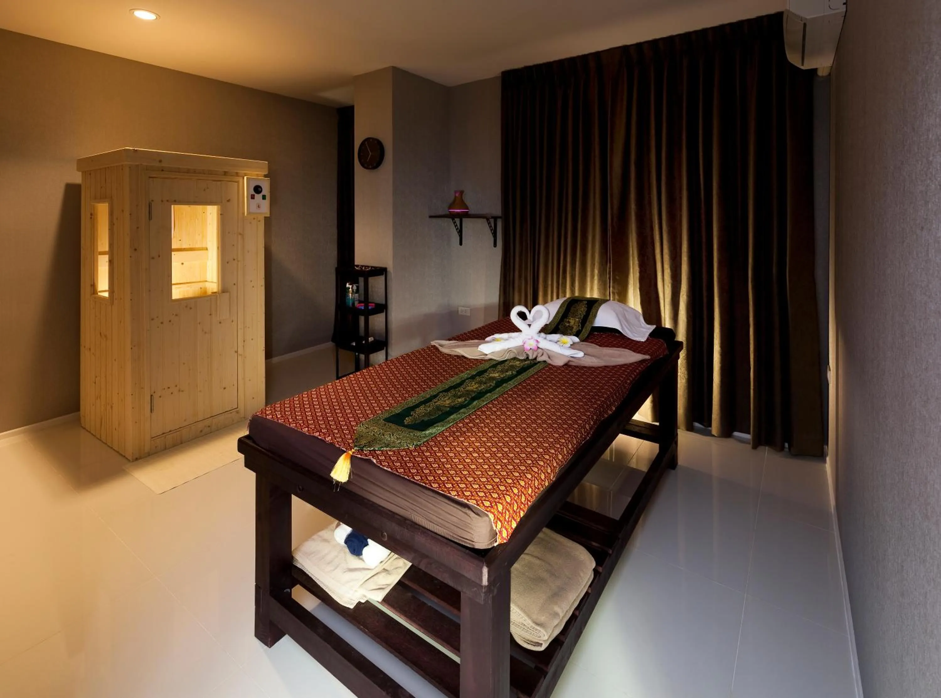 Massage, Bed in B Hotel