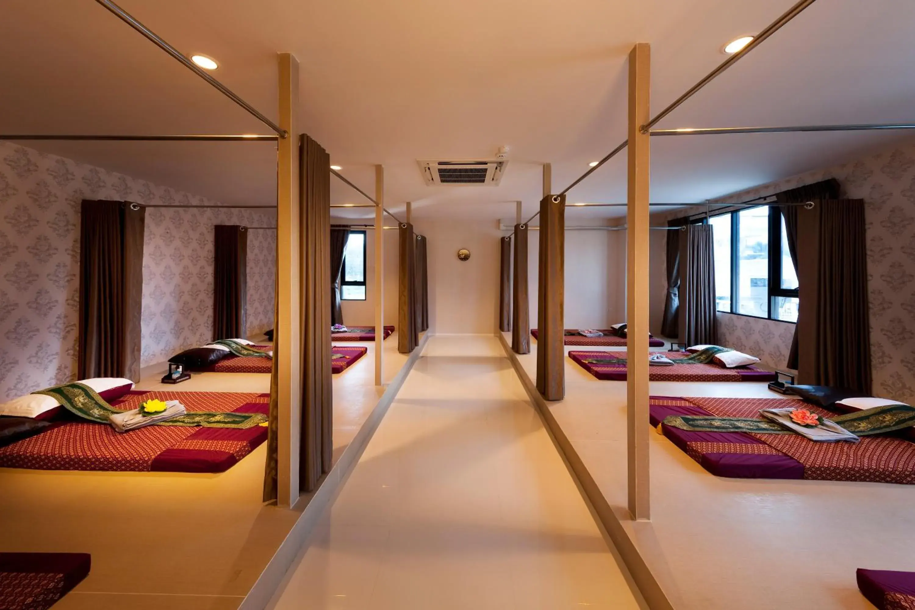 Massage, Bed in B Hotel Massage, Bed in B Hotel