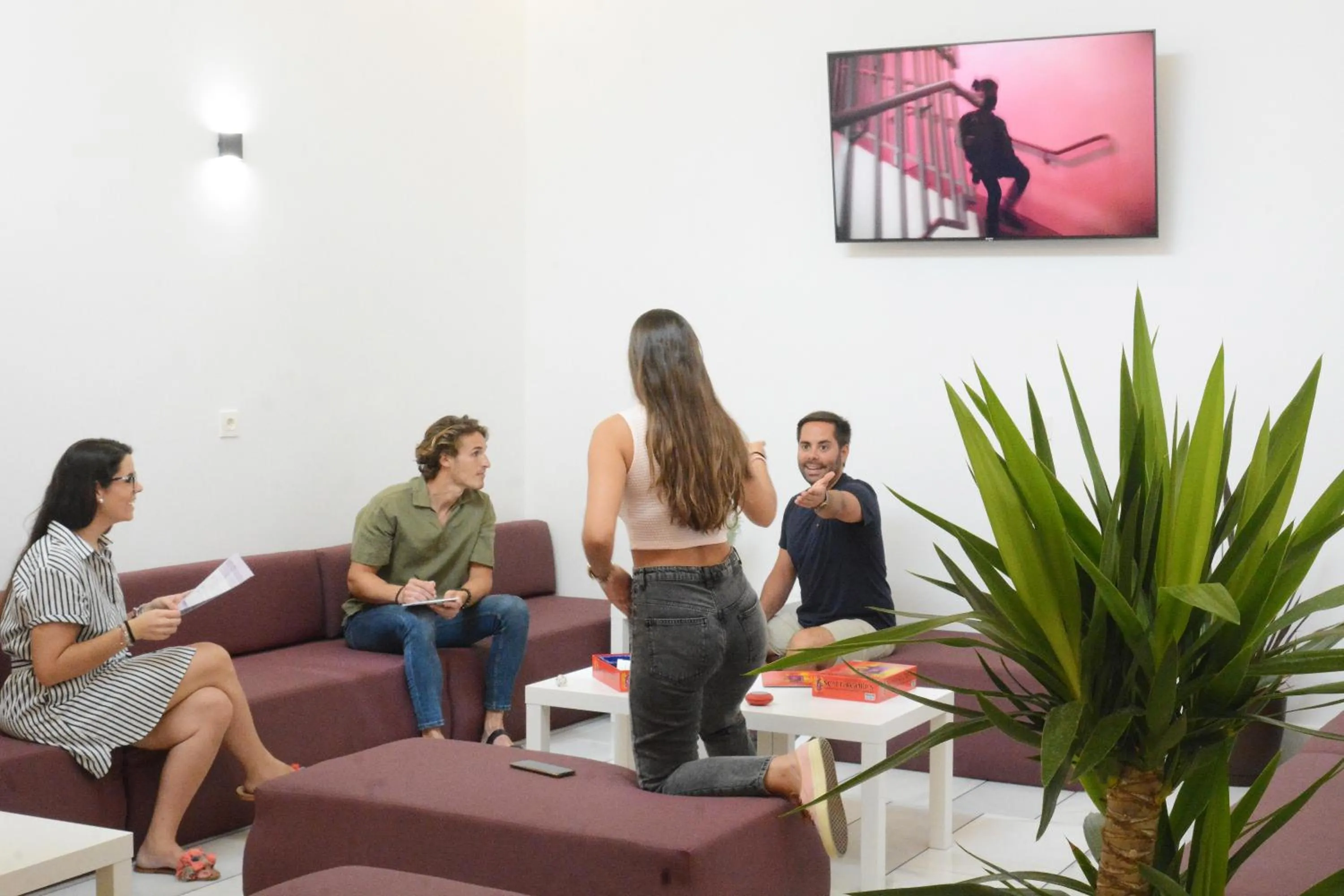 Communal lounge/ TV room in Broz Hostel