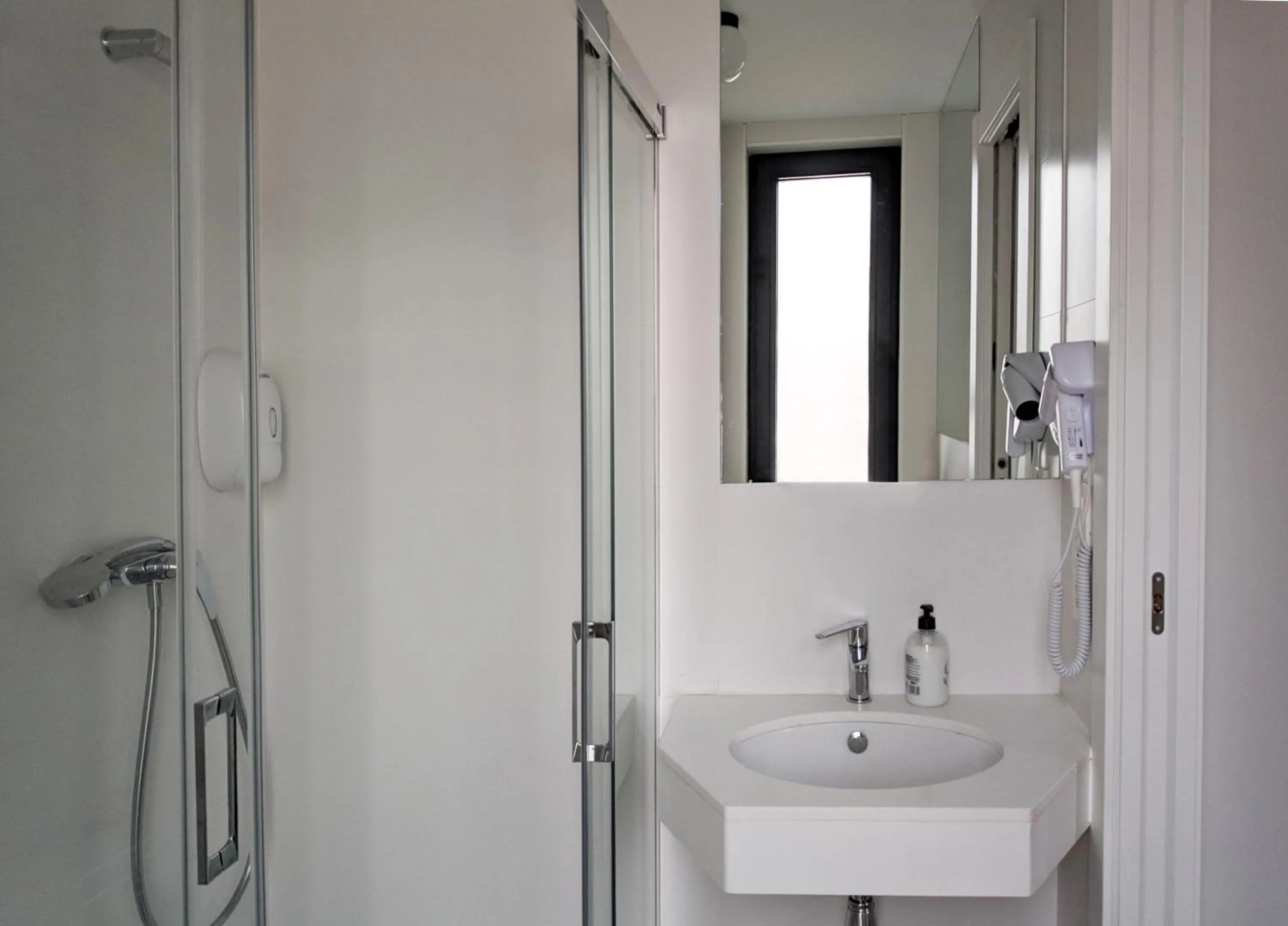 Shower in Broz Hostel