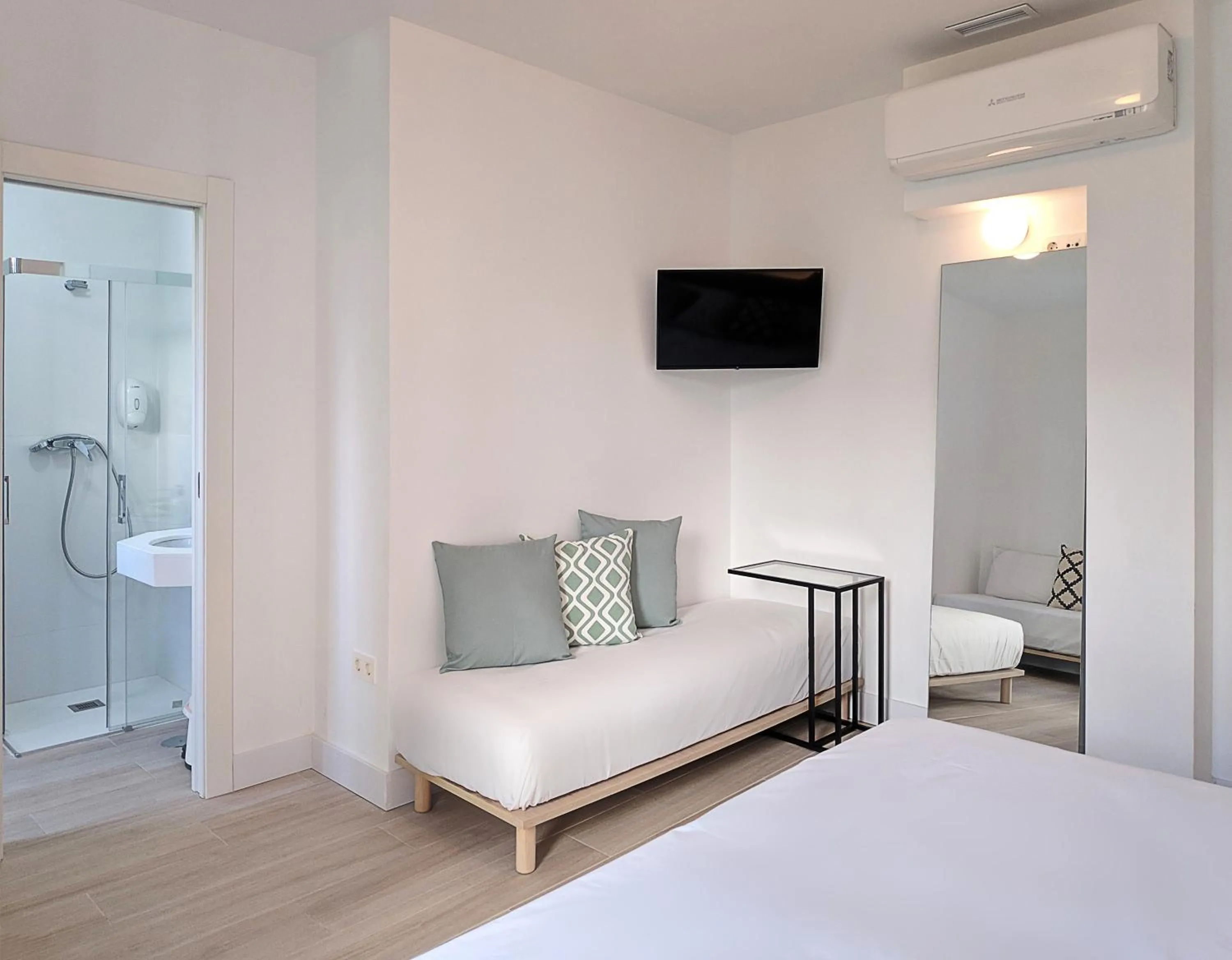 Shower, Bed in Broz Hostel