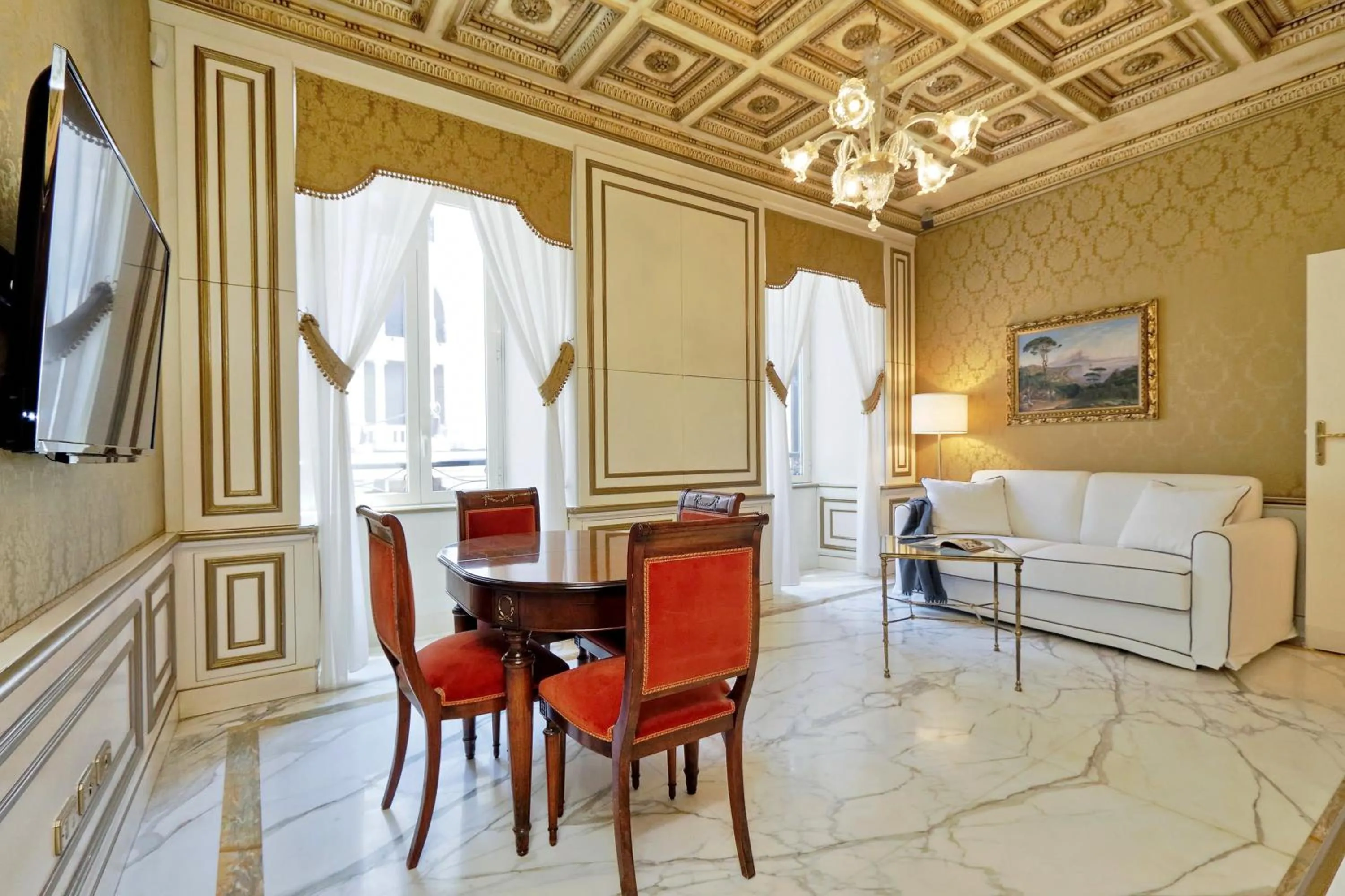 Elegant apartment nearby Trevi Fountain
